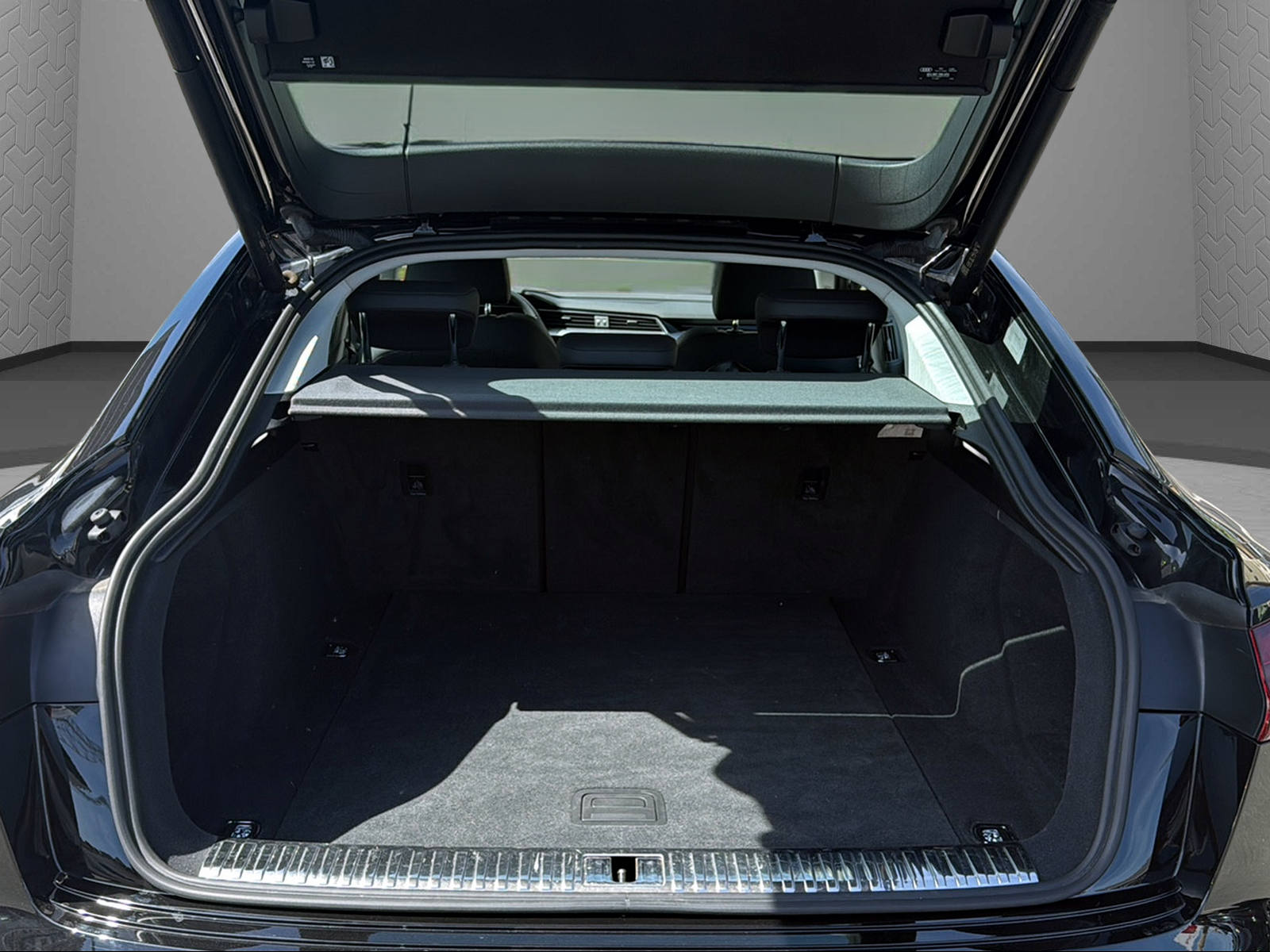 AUDI e-tron 50 Sportback S Line quattro-image-9