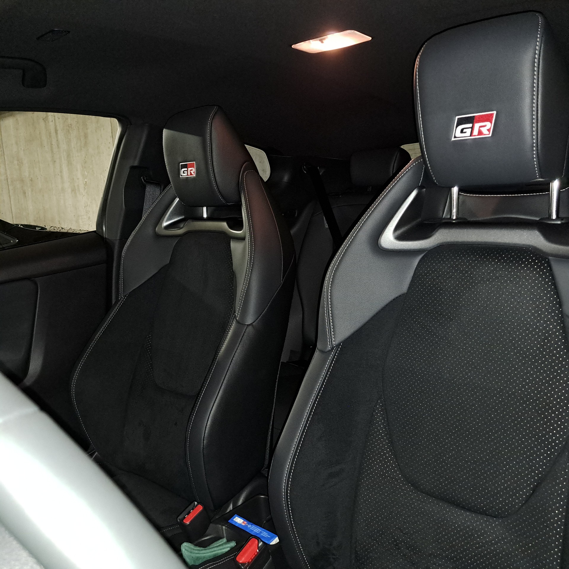 TOYOTA Yaris 1.6 GR Sport A-image-11