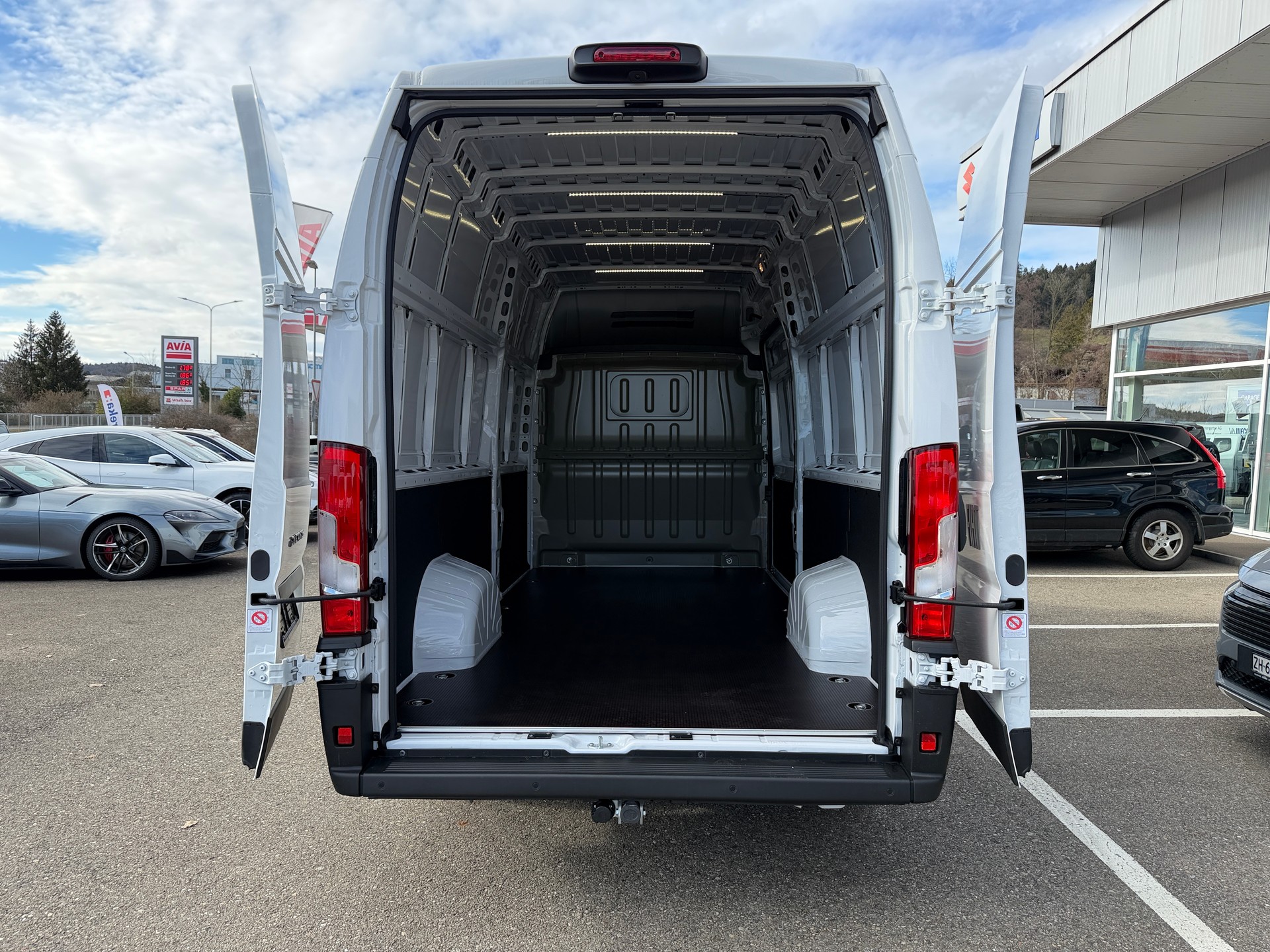 FIAT Ducato Maxi 35 L4H3 2.2MTJ 180PS 3T AHK 270°Tür, Holzboden, Doppelairbag, Apple Car Play-image-6