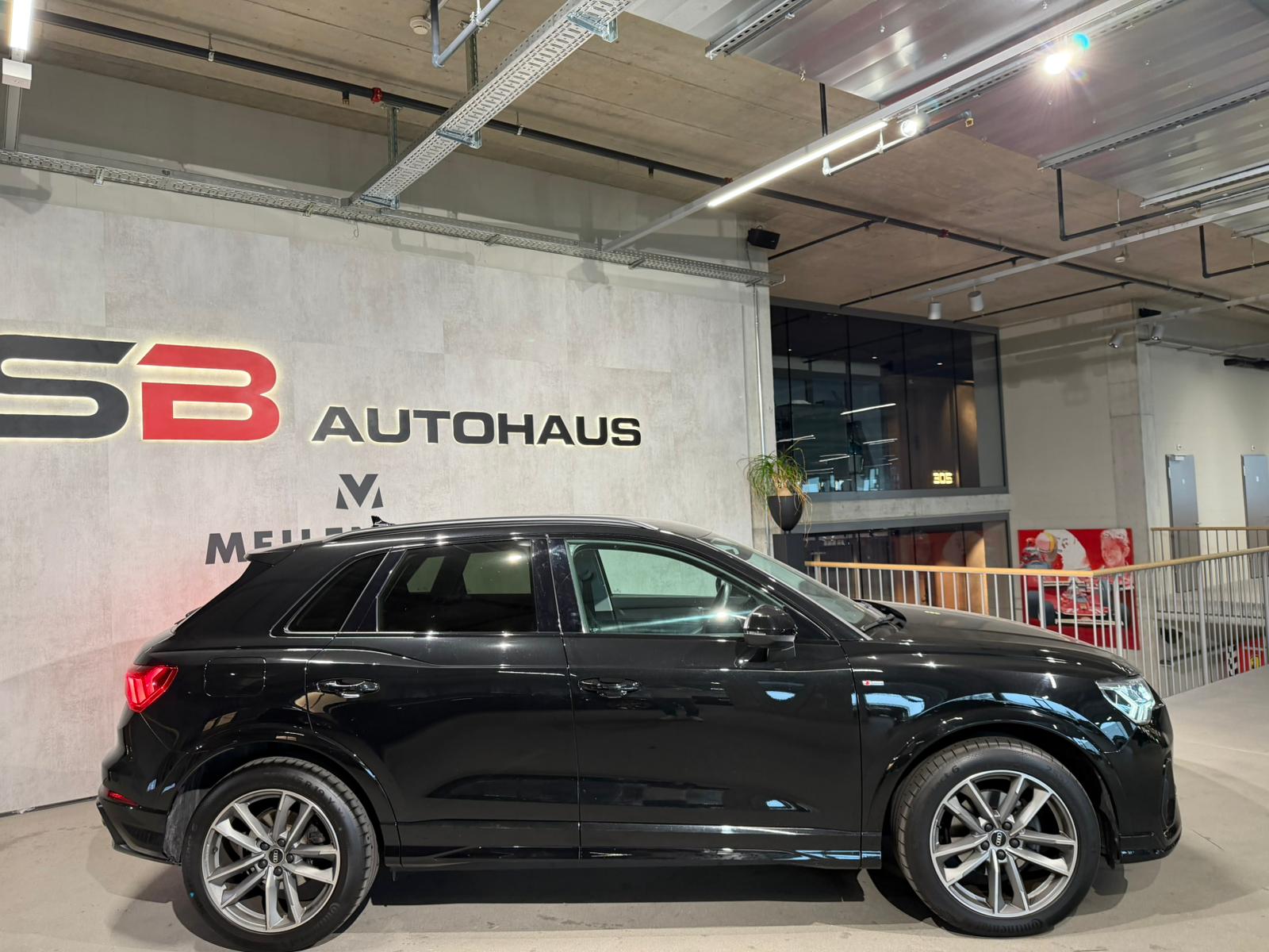 AUDI Q3 Sportback 35 TDI S line quattro S-tronic-image-2
