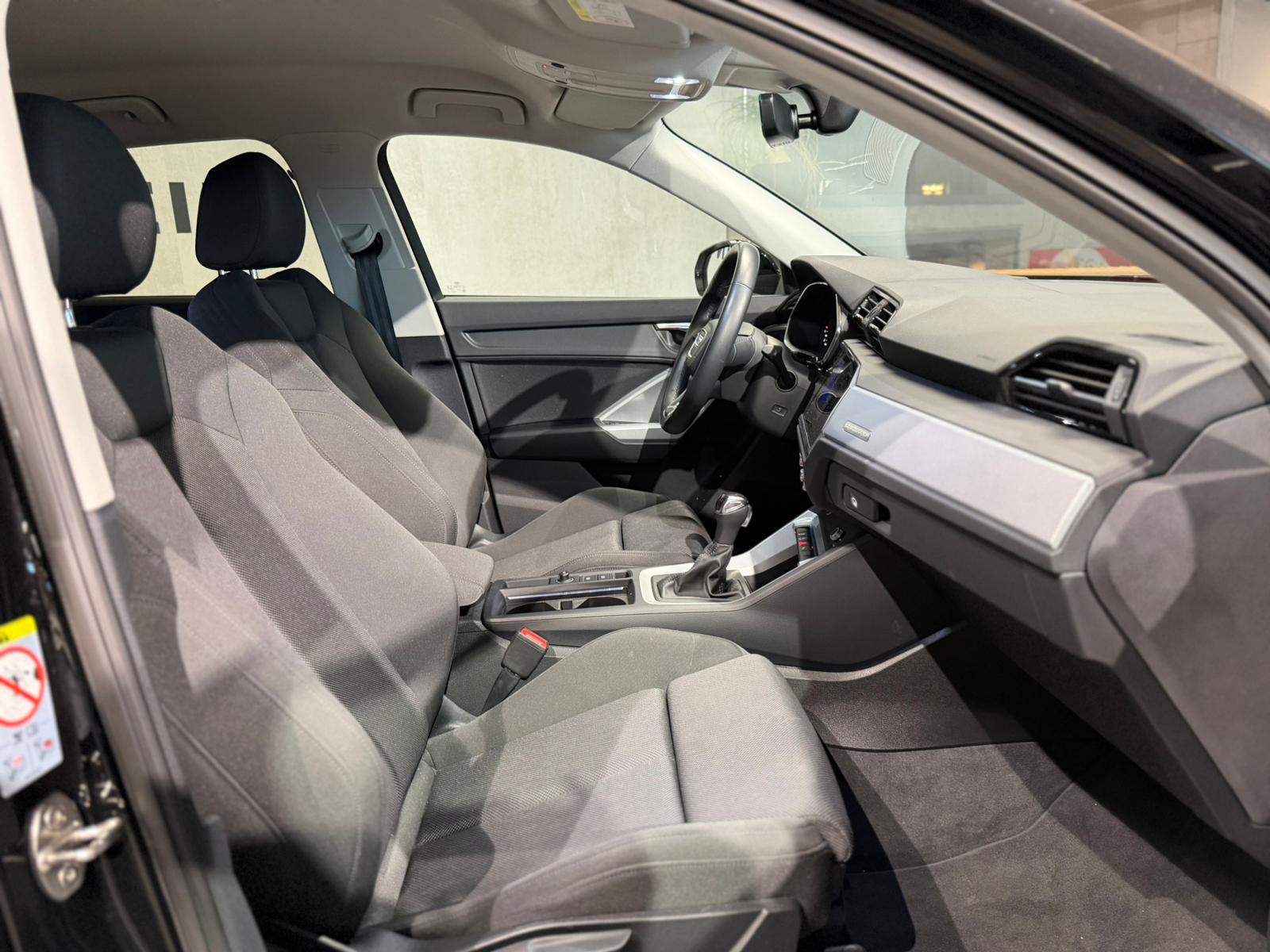 AUDI Q3 Sportback 35 TDI S line quattro S-tronic-image-10