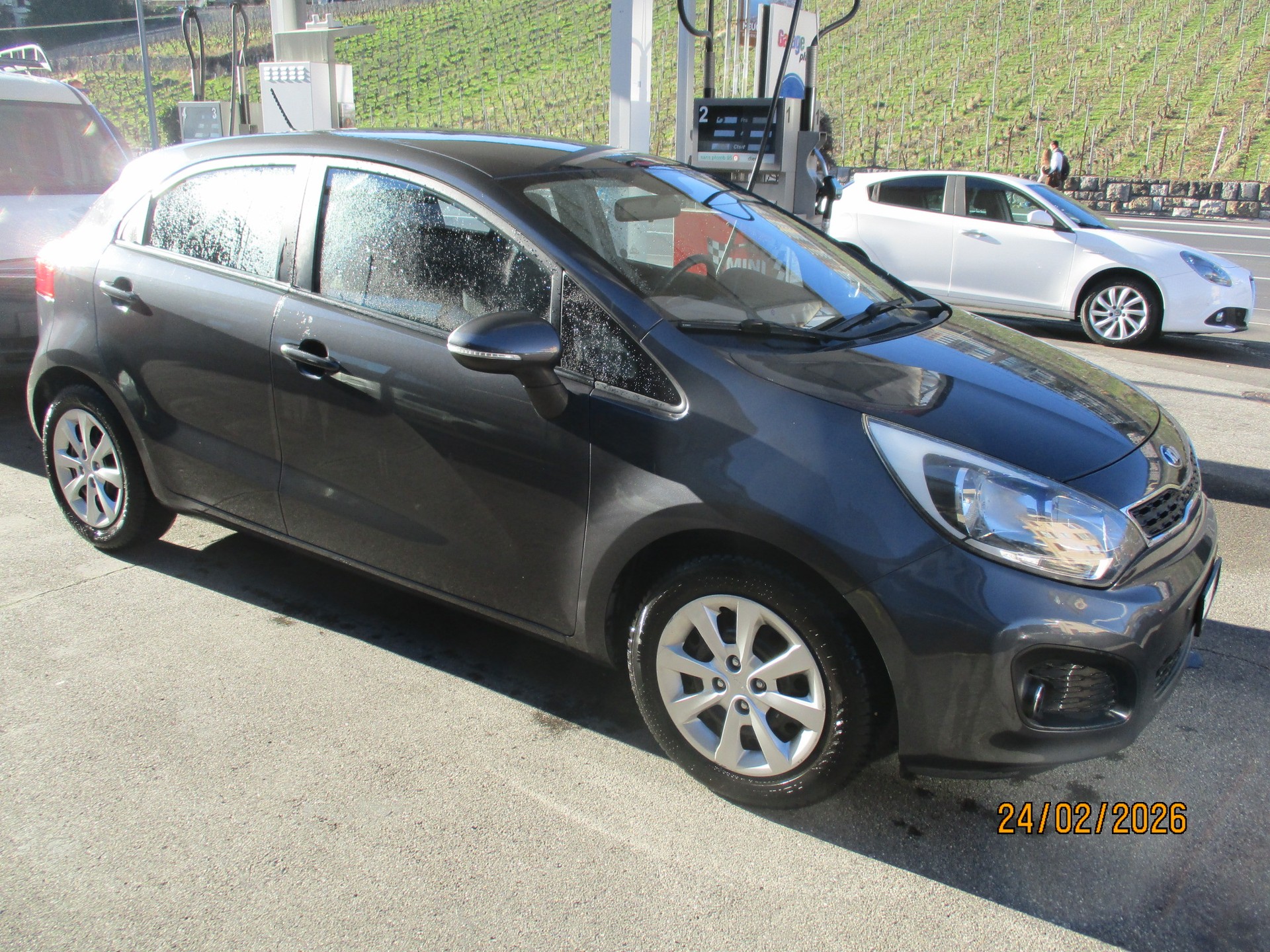 KIA Rio 1.4 CVVT Style Automatic-image-2