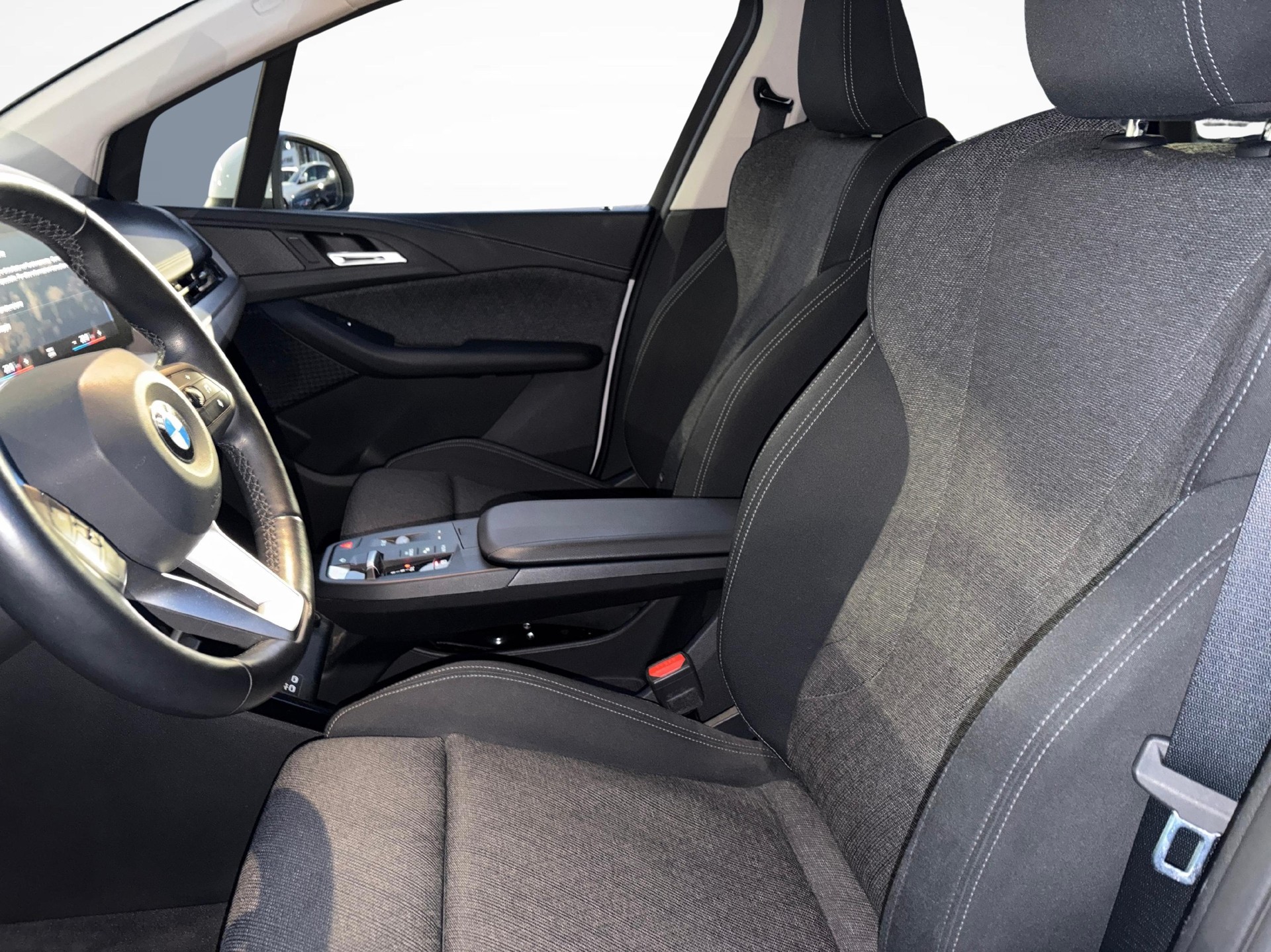 BMW 218d Active Tourer-image-17