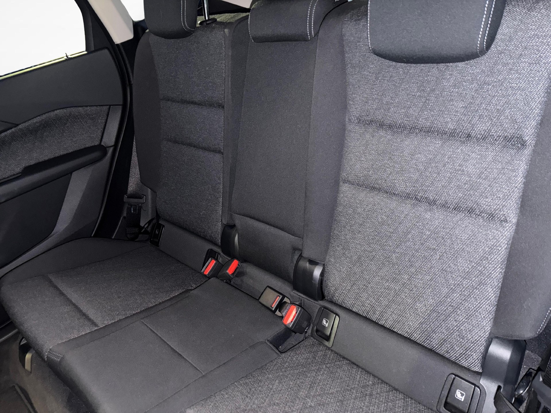 BMW 218d Active Tourer-image-13