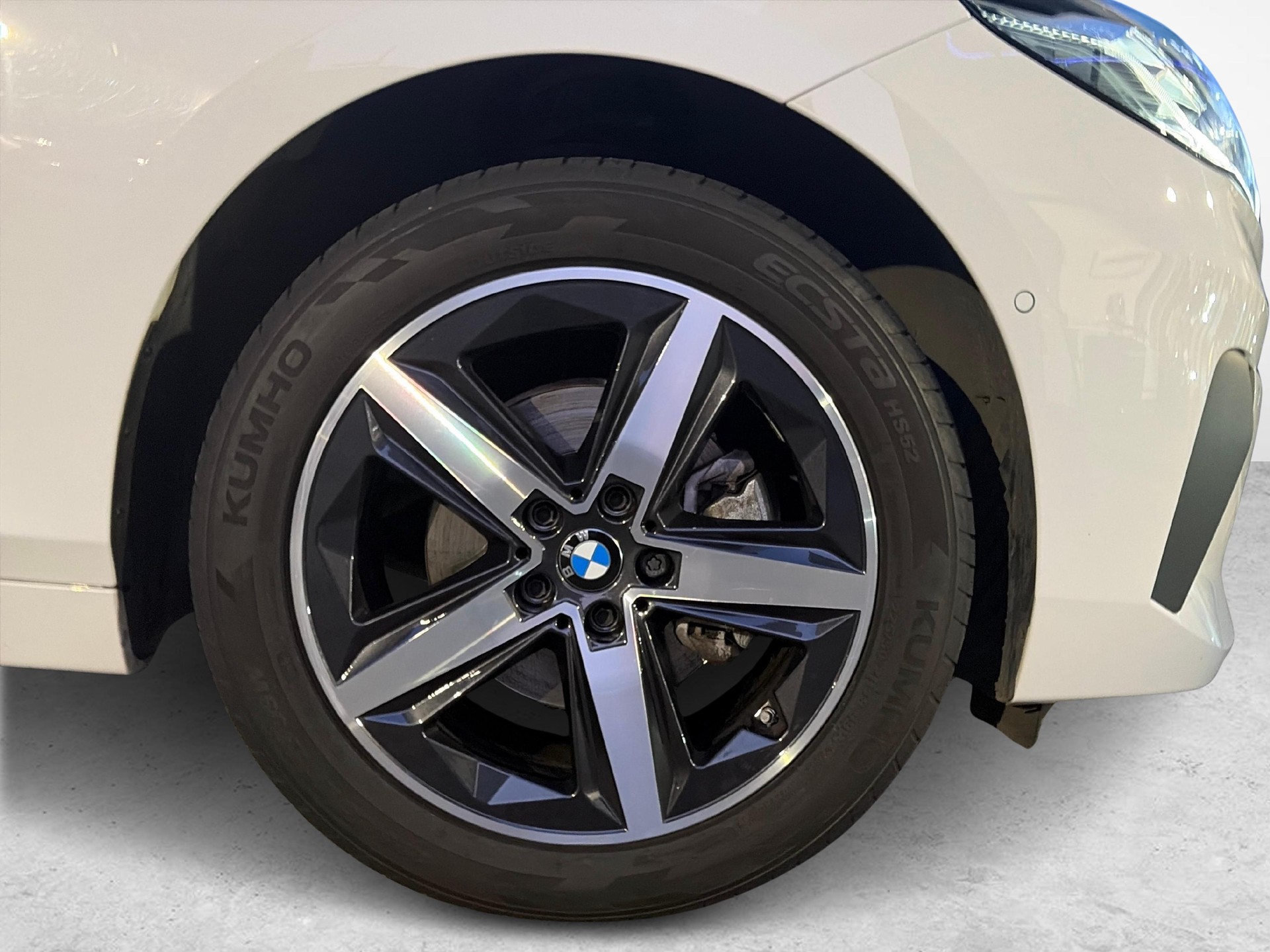 BMW 218d Active Tourer-image-15