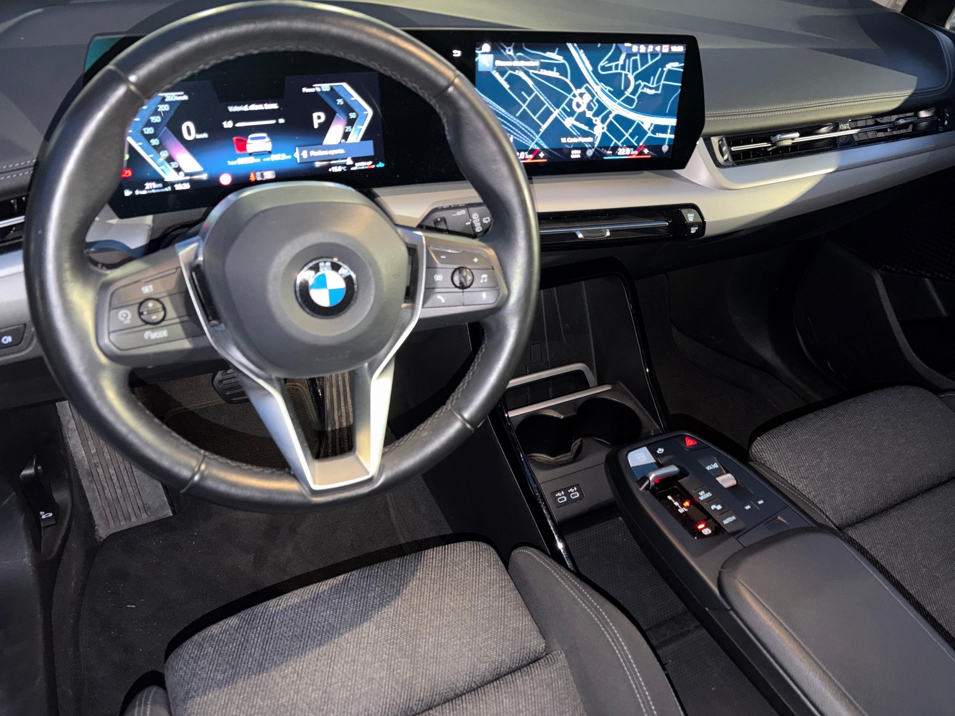 BMW 218d Active Tourer-image-11