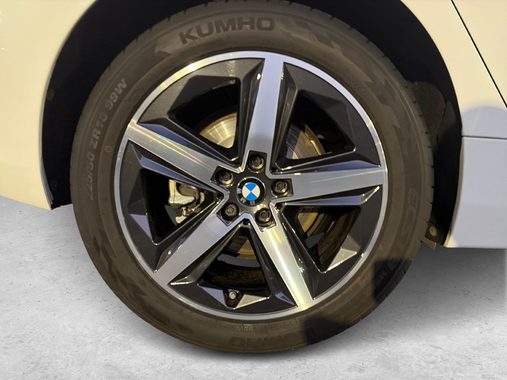 BMW 218d Active Tourer-image-10