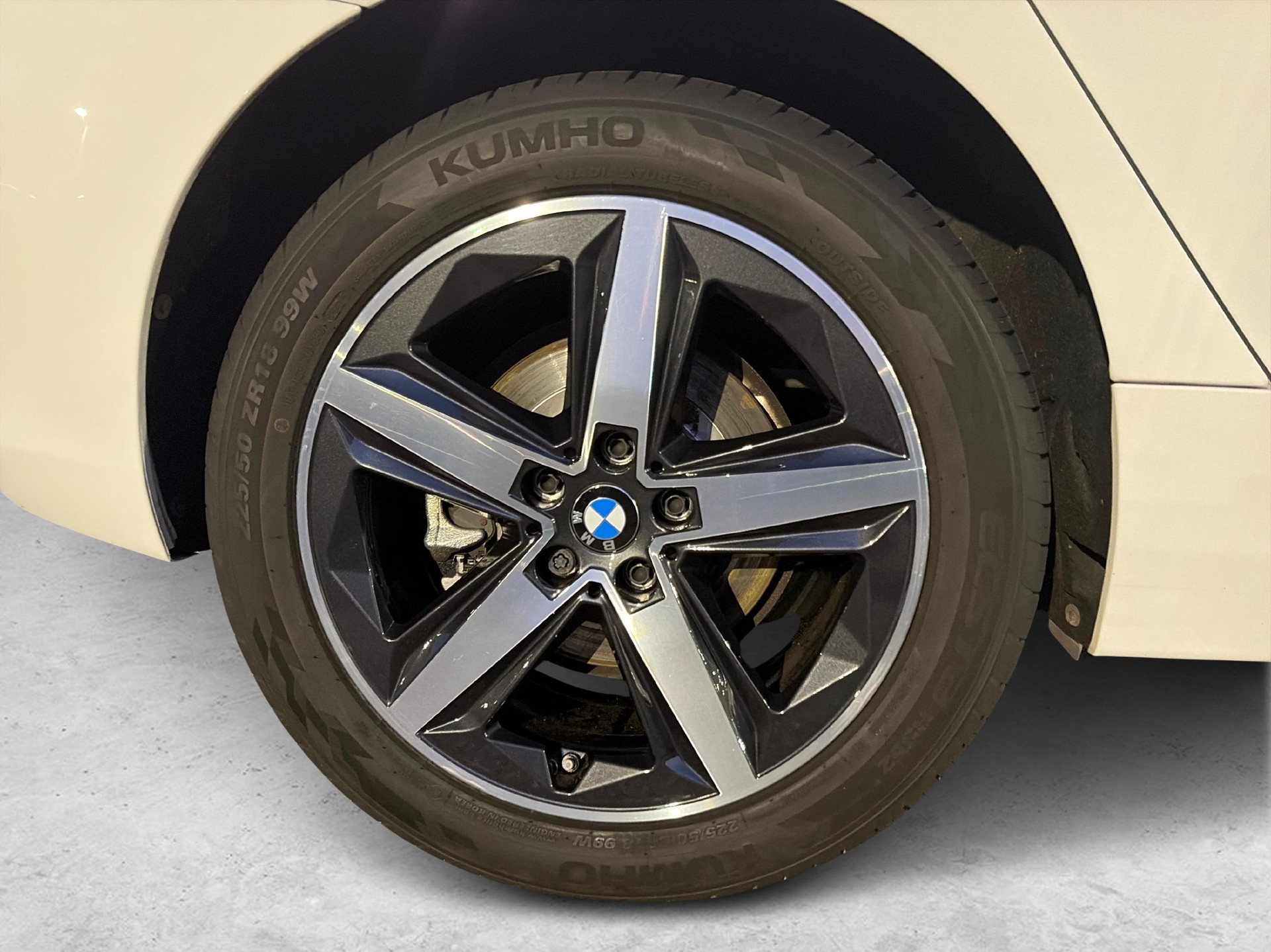 BMW 218d Active Tourer-image-9