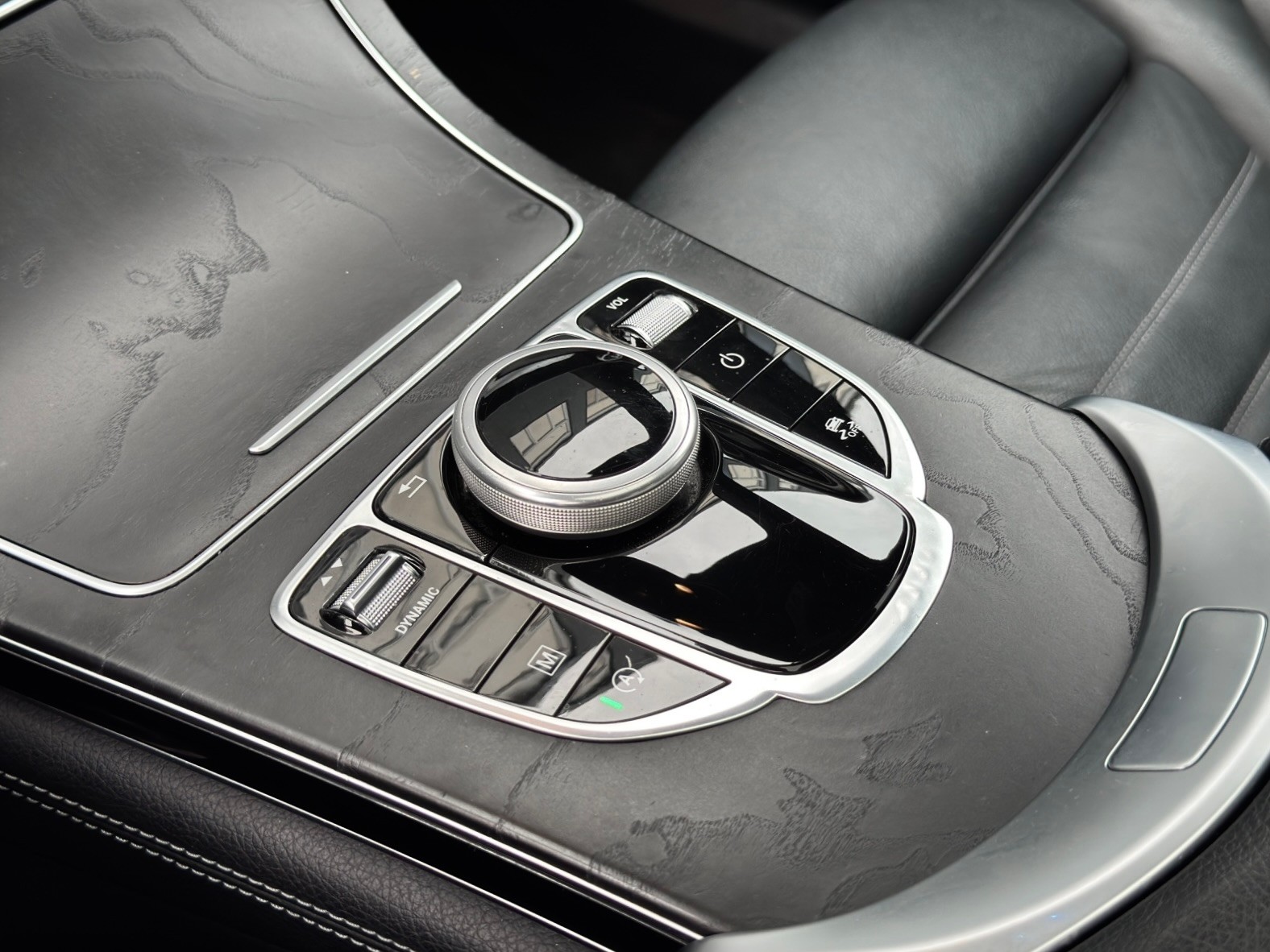 MERCEDES-BENZ GLC Coupé 250 AMG Line 4Matic 9G-Tronic-image-17