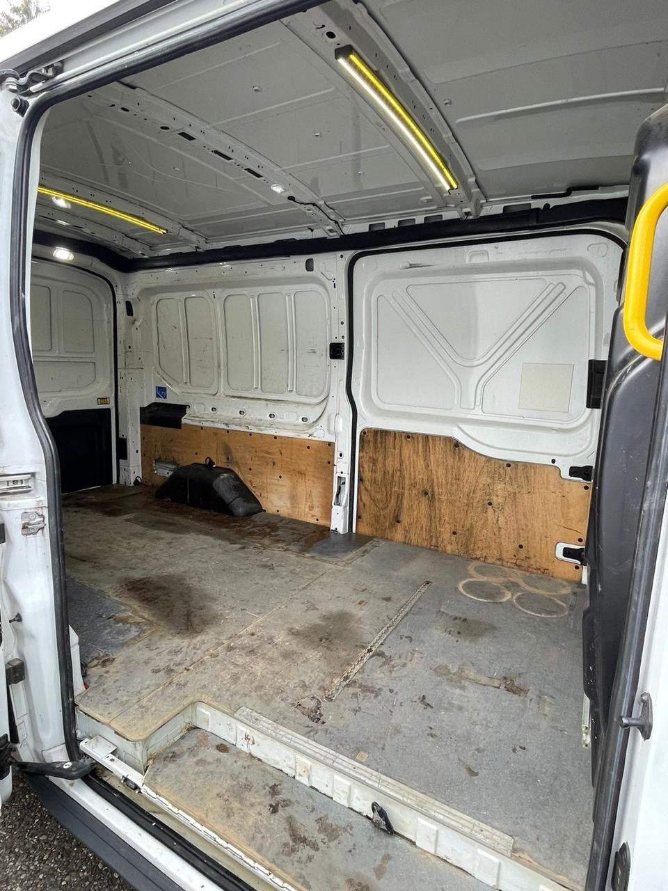FORD Transit Van 350 L2 Ambiente 2.0 TDCi 170 RWD-image-12