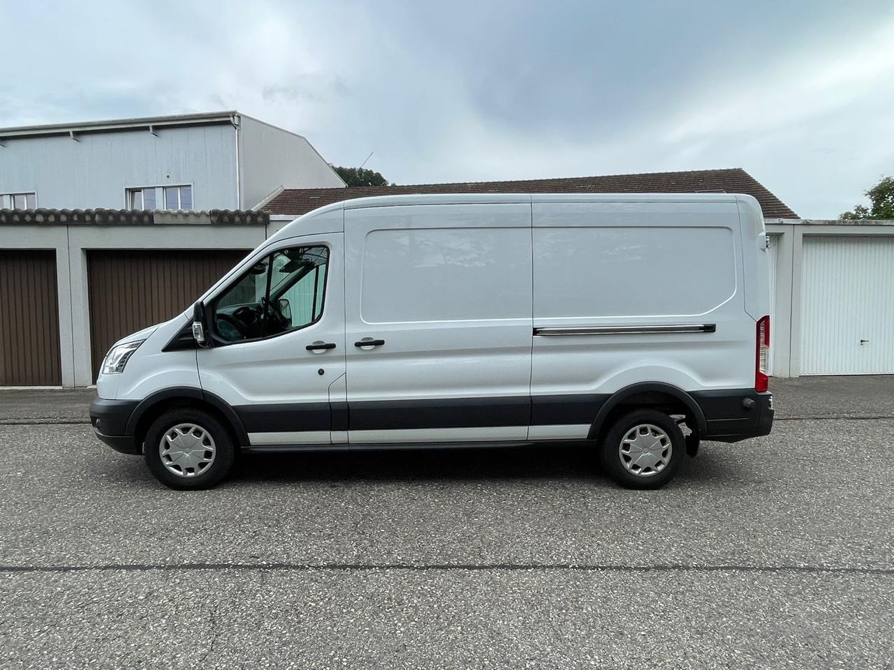 FORD Transit Van 350 L2 Ambiente 2.0 TDCi 170 RWD-image-1