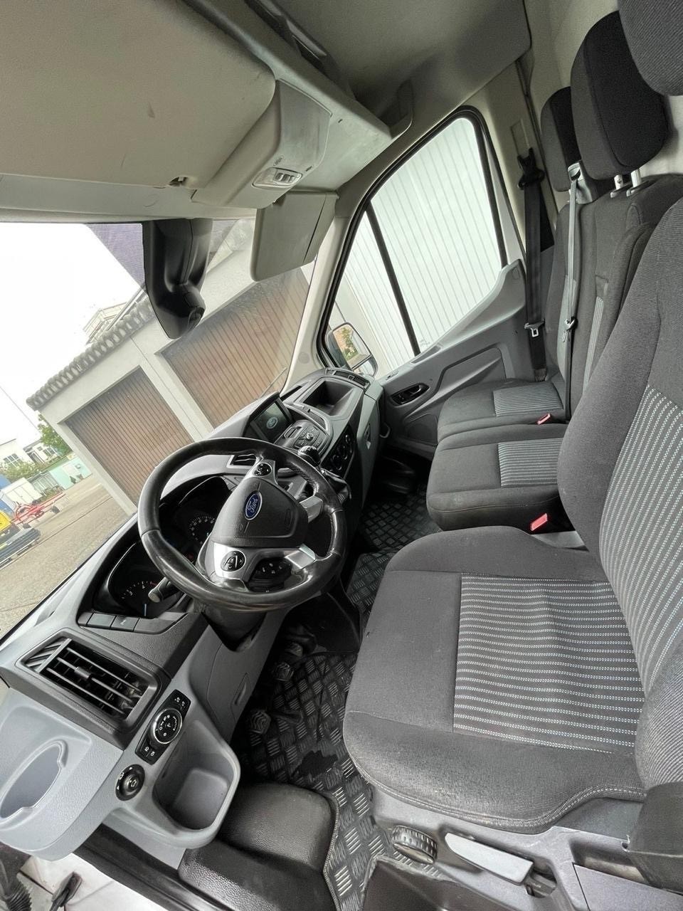 FORD Transit Van 350 L2 Ambiente 2.0 TDCi 170 RWD-image-7