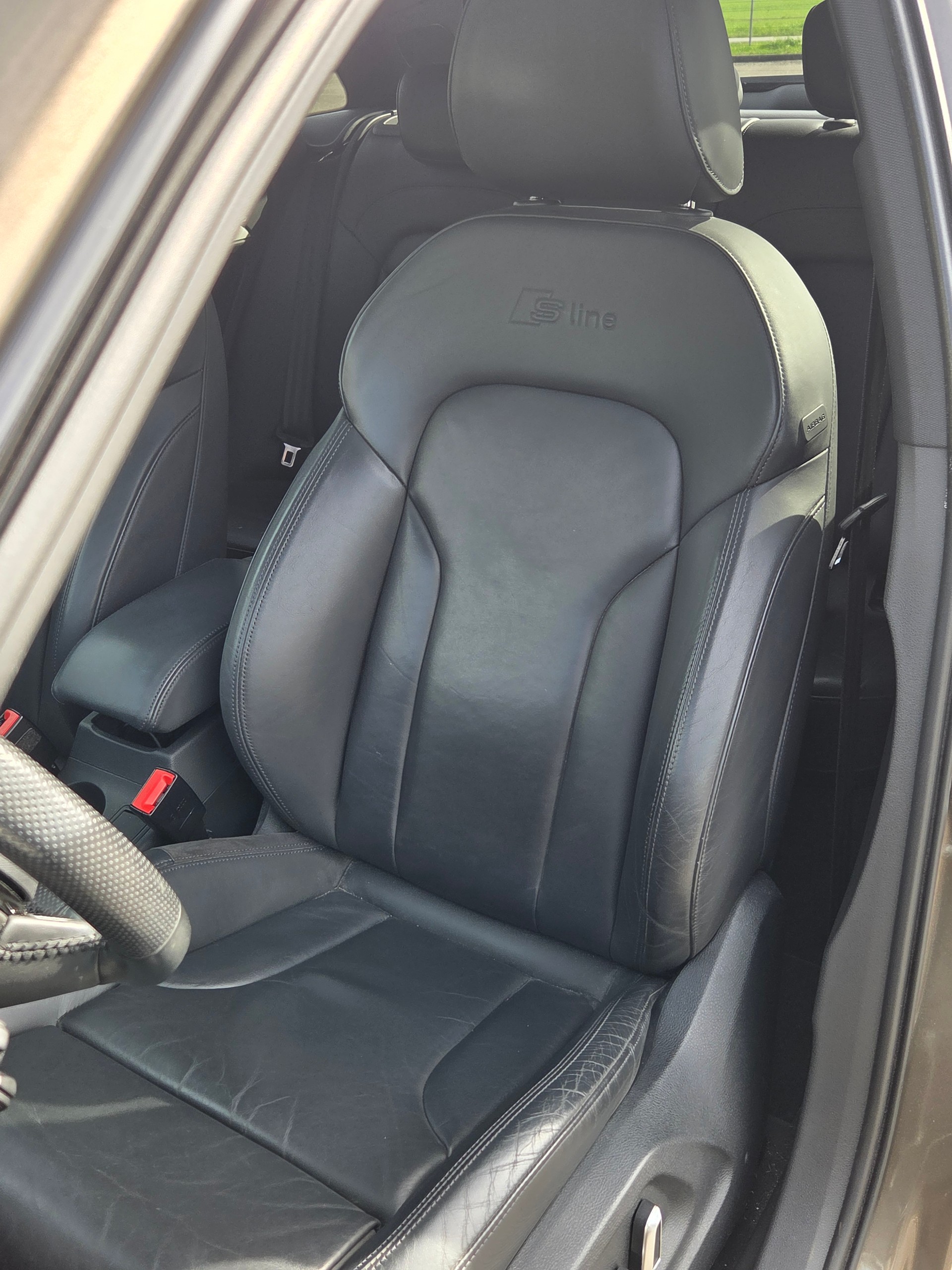 AUDI Q3 2.0 TDI sport quattro S-tronic-image-10