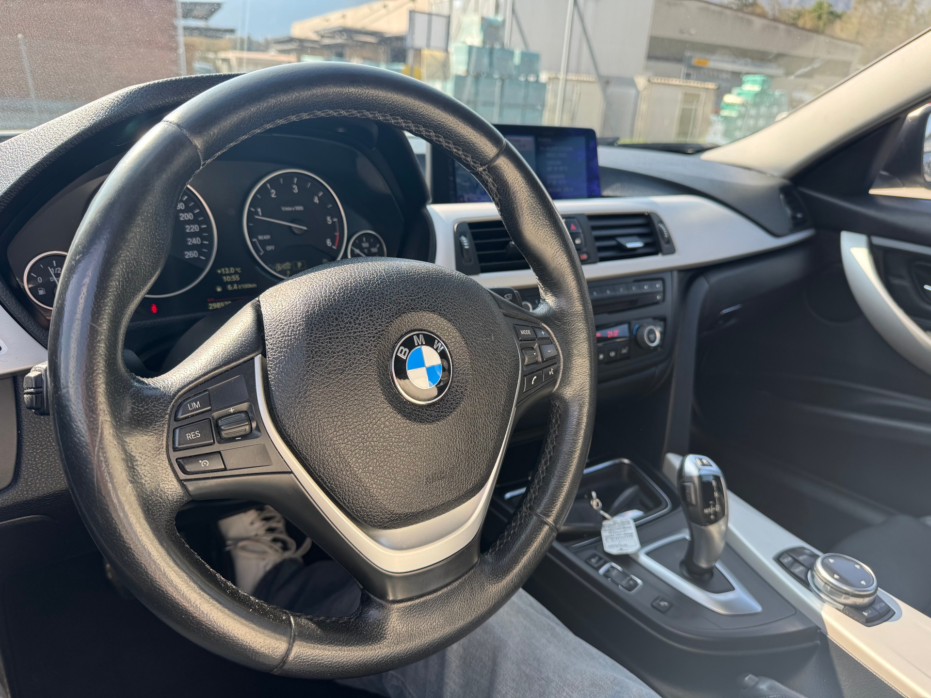 BMW 320d xDrive Touring Steptronic-image-17