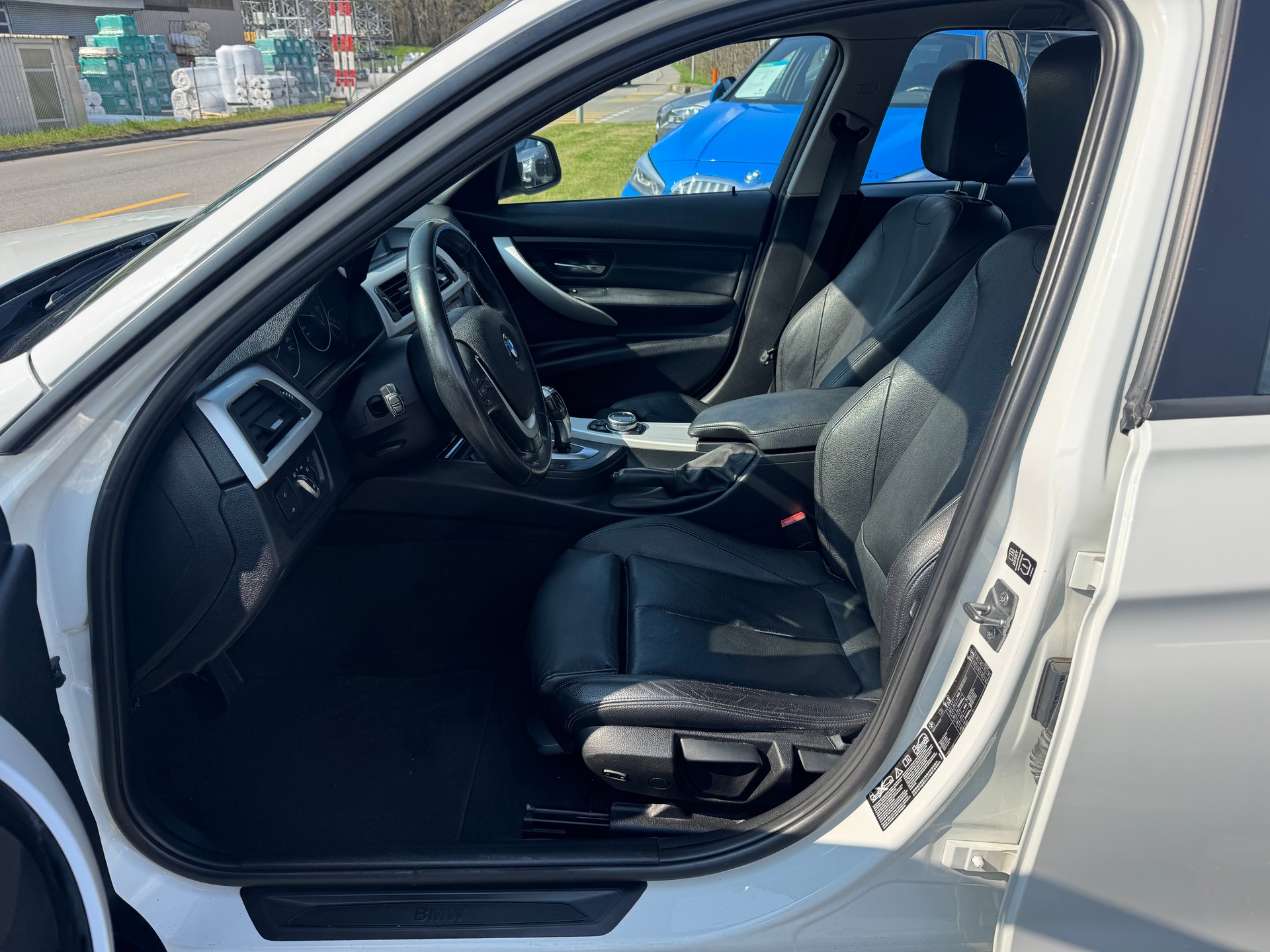 BMW 320d xDrive Touring Steptronic-image-8