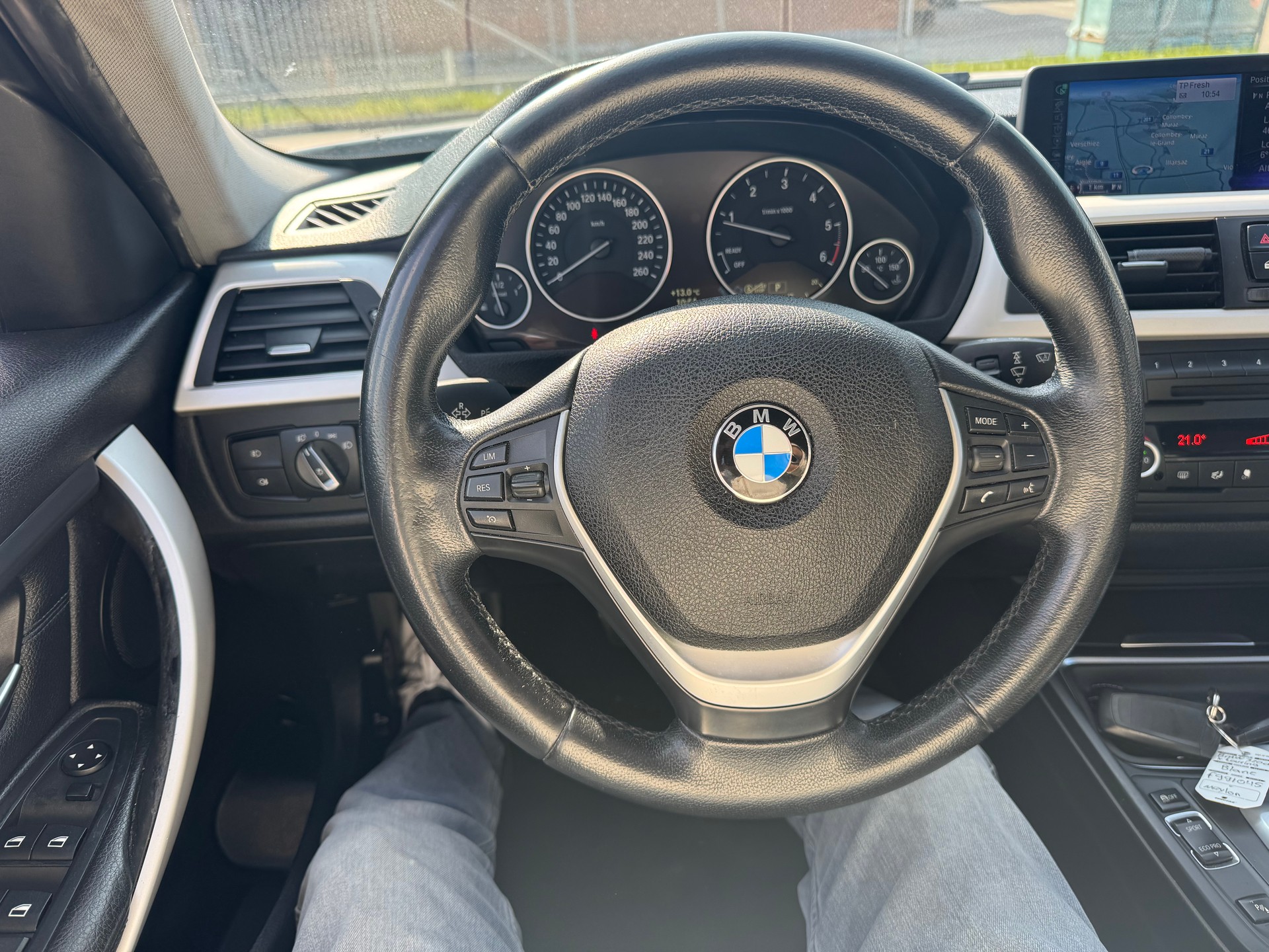 BMW 320d xDrive Touring Steptronic-image-11