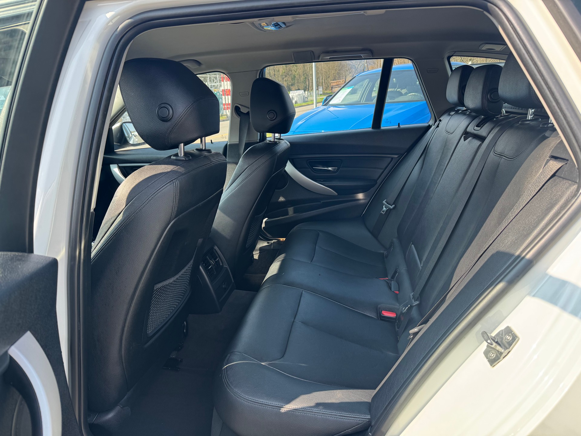 BMW 320d xDrive Touring Steptronic-image-7