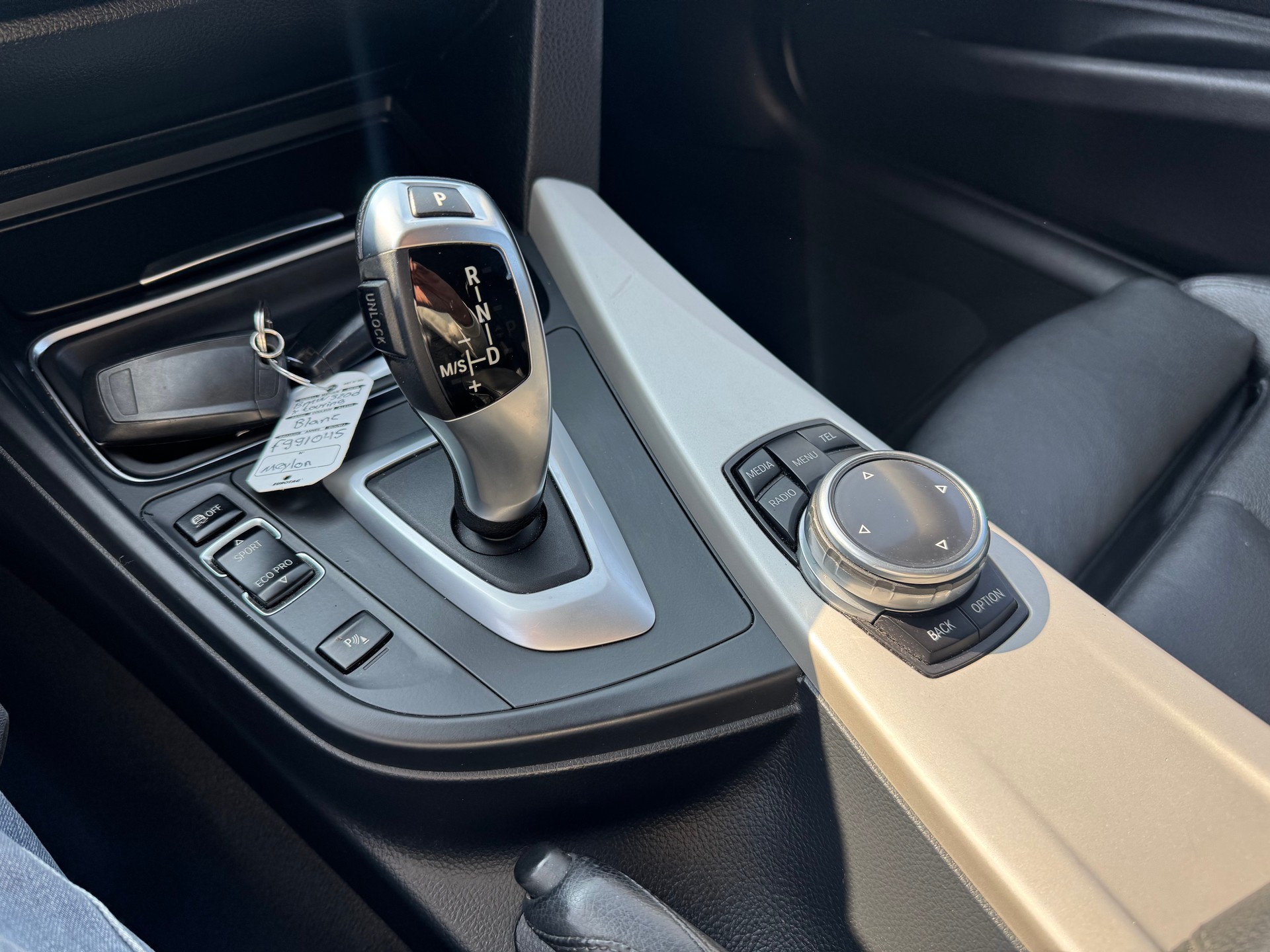 BMW 320d xDrive Touring Steptronic-image-16