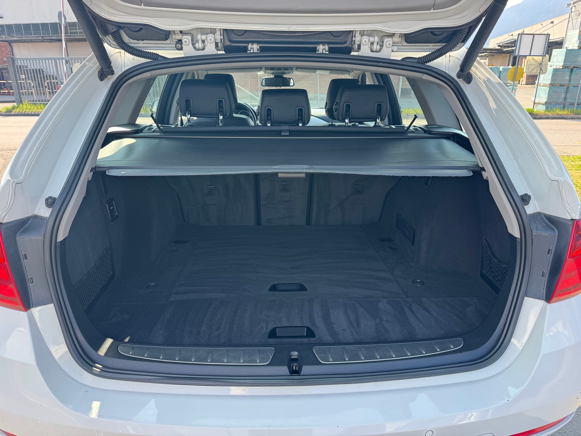 BMW 320d xDrive Touring Steptronic-image-6