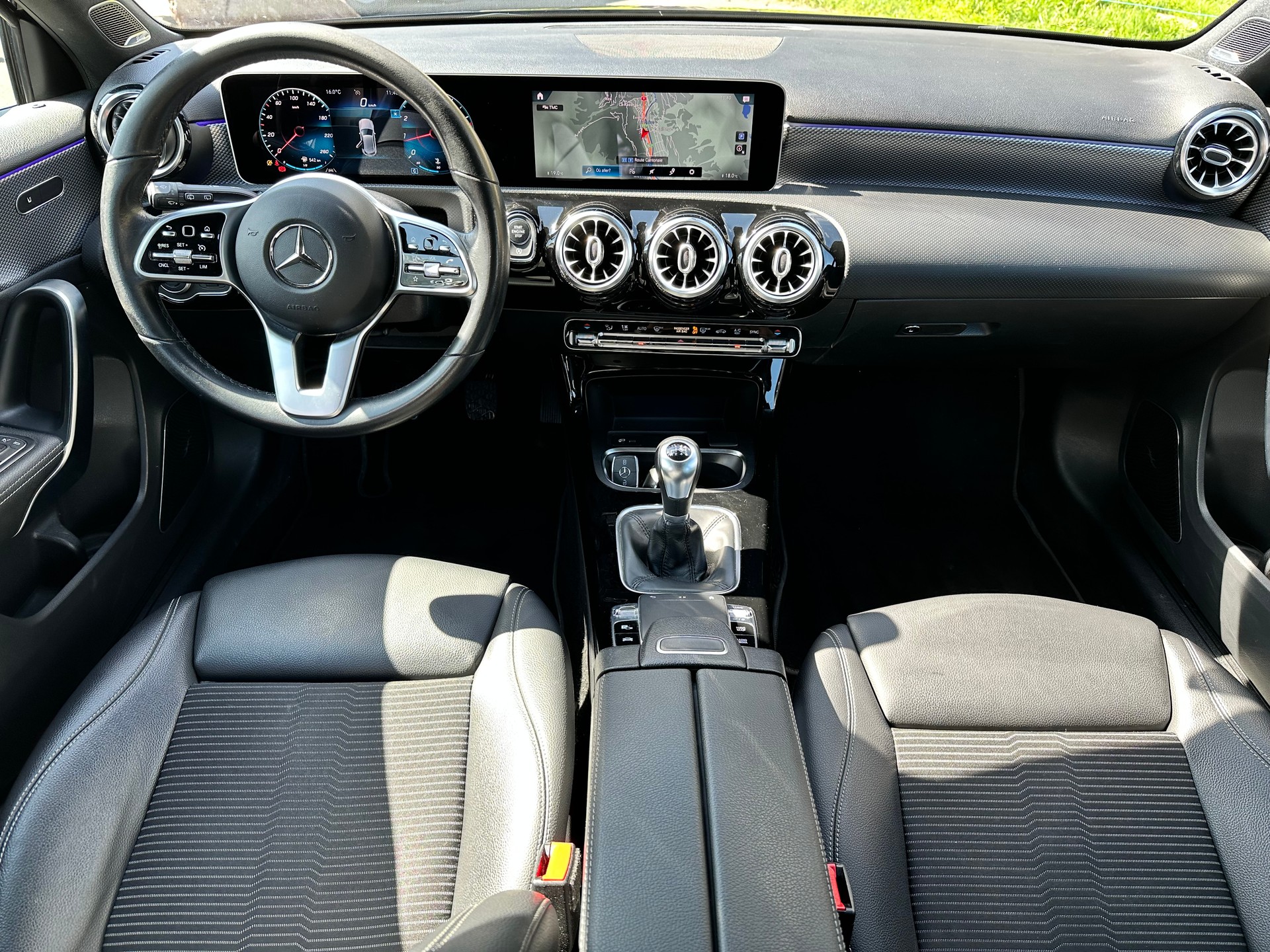 MERCEDES-BENZ A 180 Edition-image-11