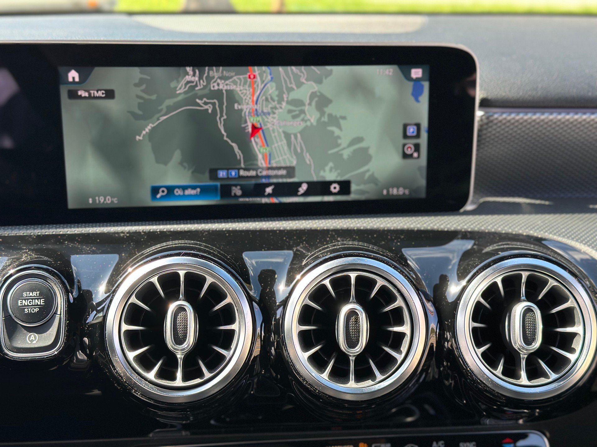 MERCEDES-BENZ A 180 Edition-image-15