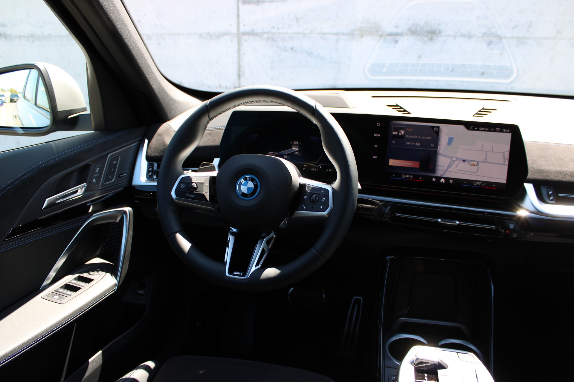 BMW iX1 xDrive 30 M Sport-image-14