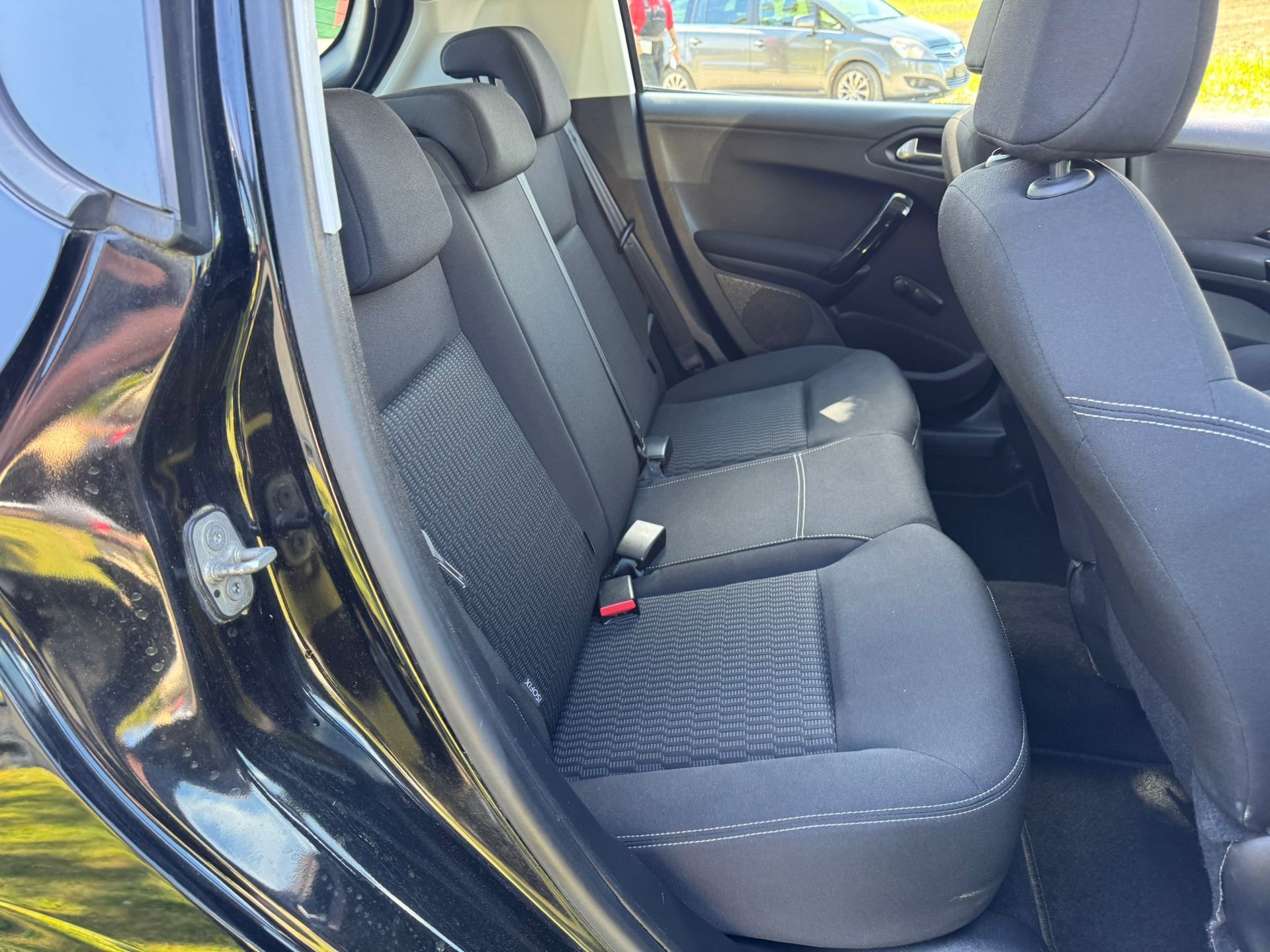 PEUGEOT 208 1.6 BlueHDi Active-image-14