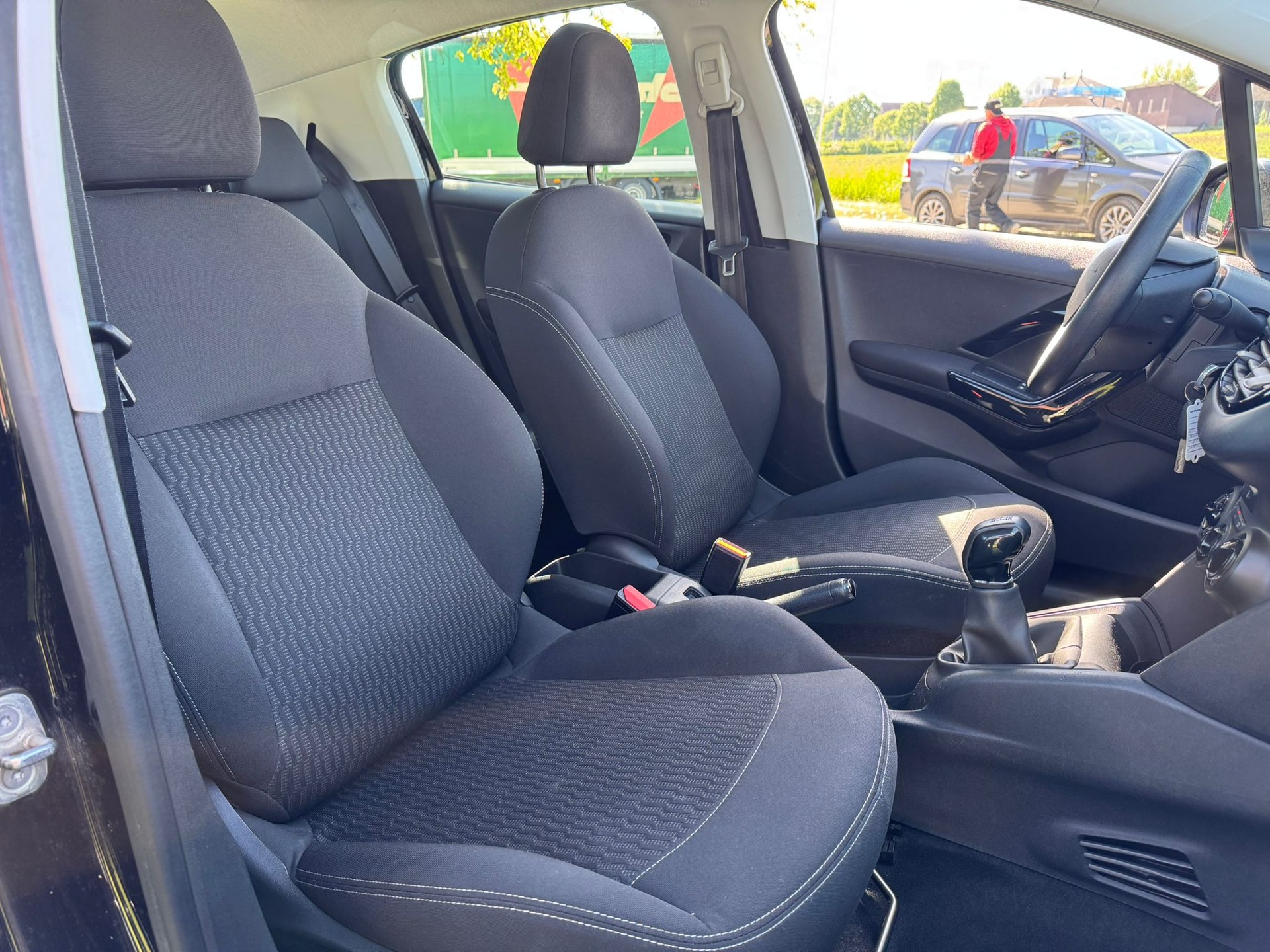PEUGEOT 208 1.6 BlueHDi Active-image-12