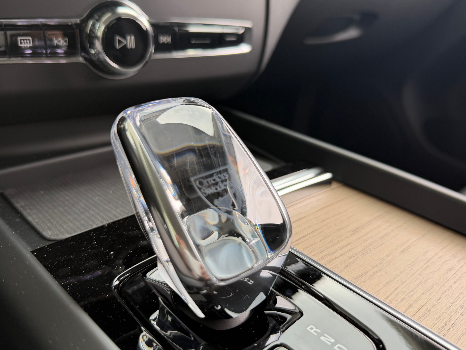 VOLVO XC60 T6 eAWD Plus Dark Geartronic-image-13