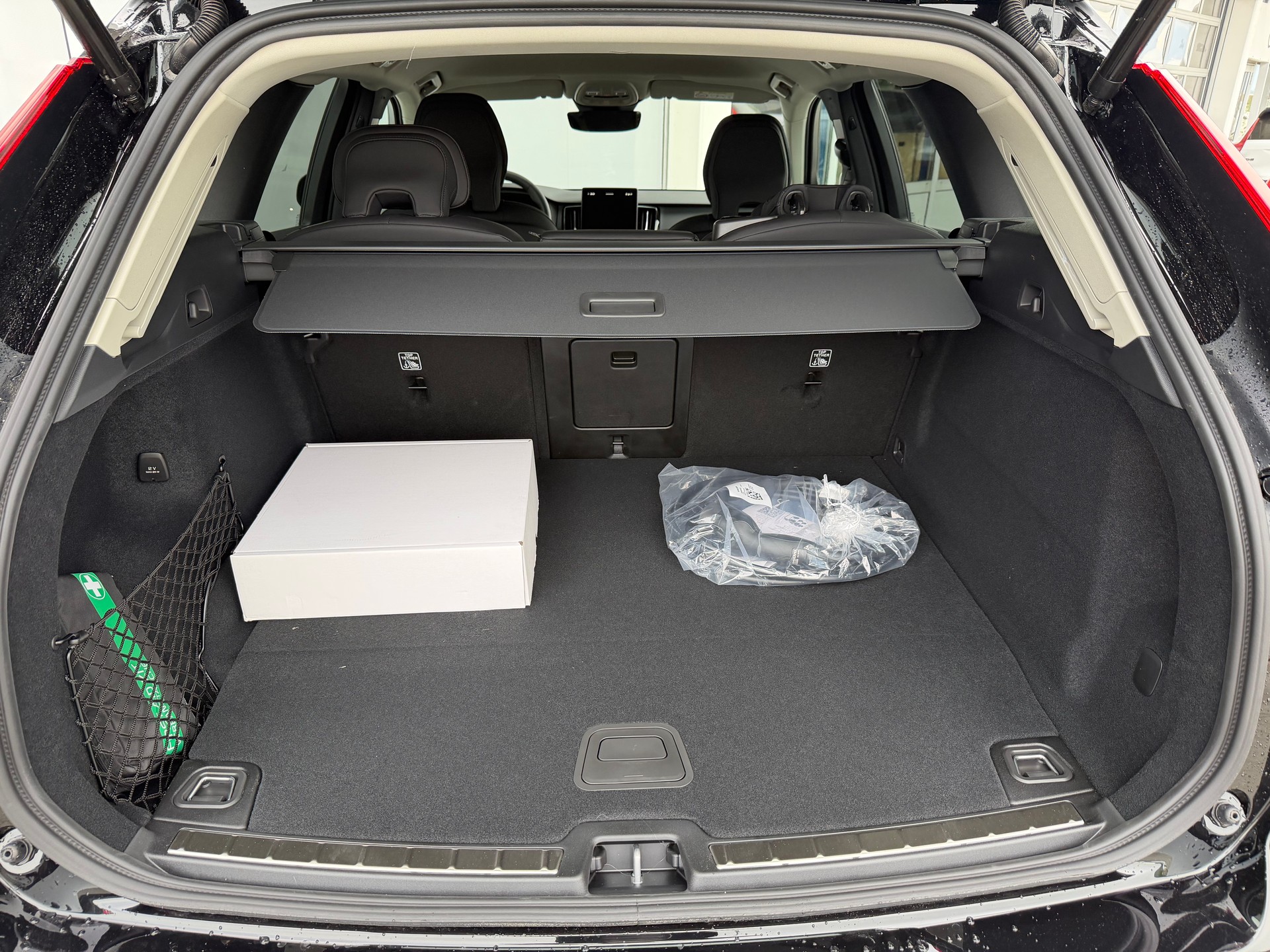 VOLVO XC60 T6 eAWD Plus Dark Geartronic-image-15