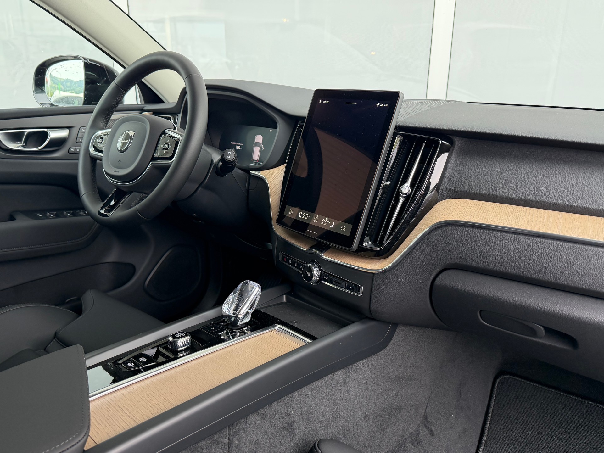 VOLVO XC60 T6 eAWD Plus Dark Geartronic-image-2