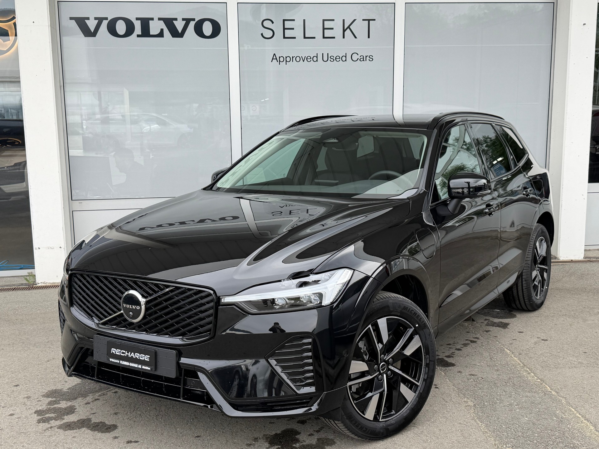 VOLVO XC60 T6 eAWD Plus Dark Geartronic-image-0