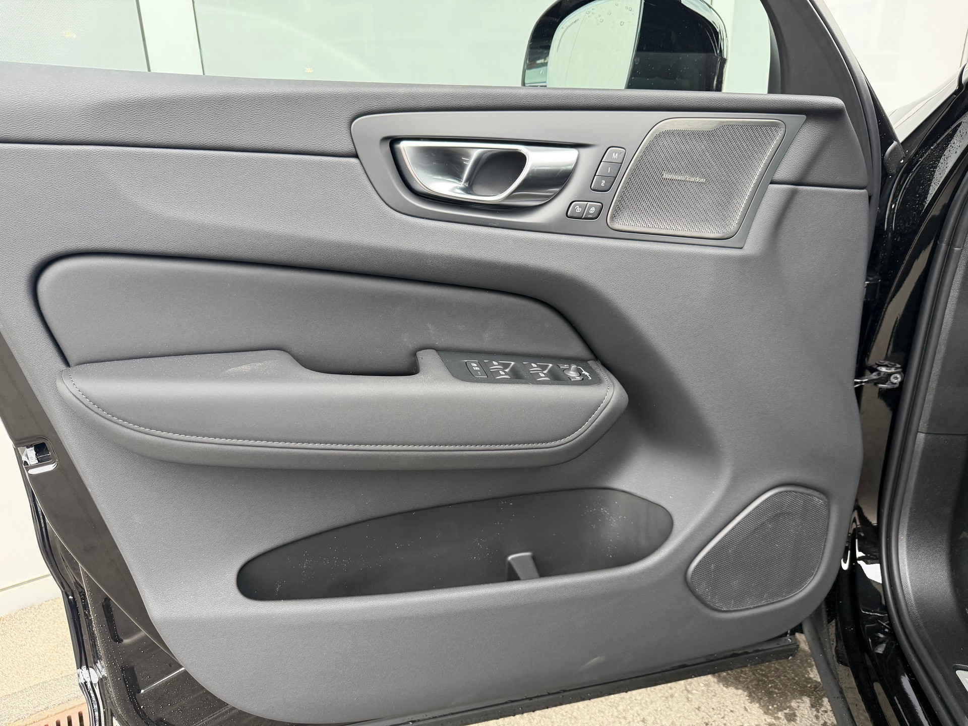 VOLVO XC60 T6 eAWD Plus Dark Geartronic-image-10