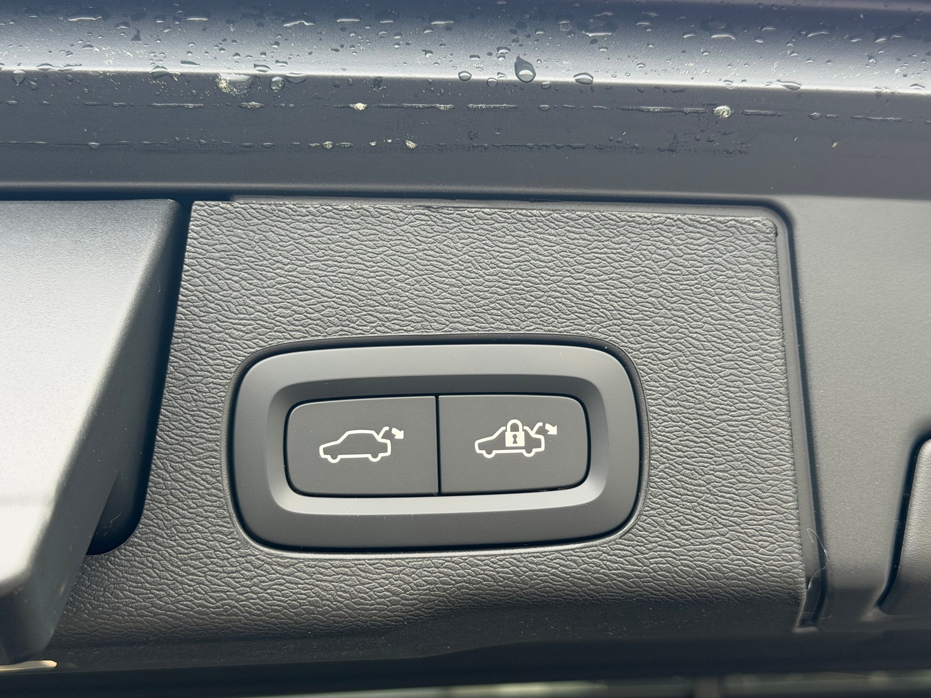 VOLVO XC60 T6 eAWD Plus Dark Geartronic-image-16