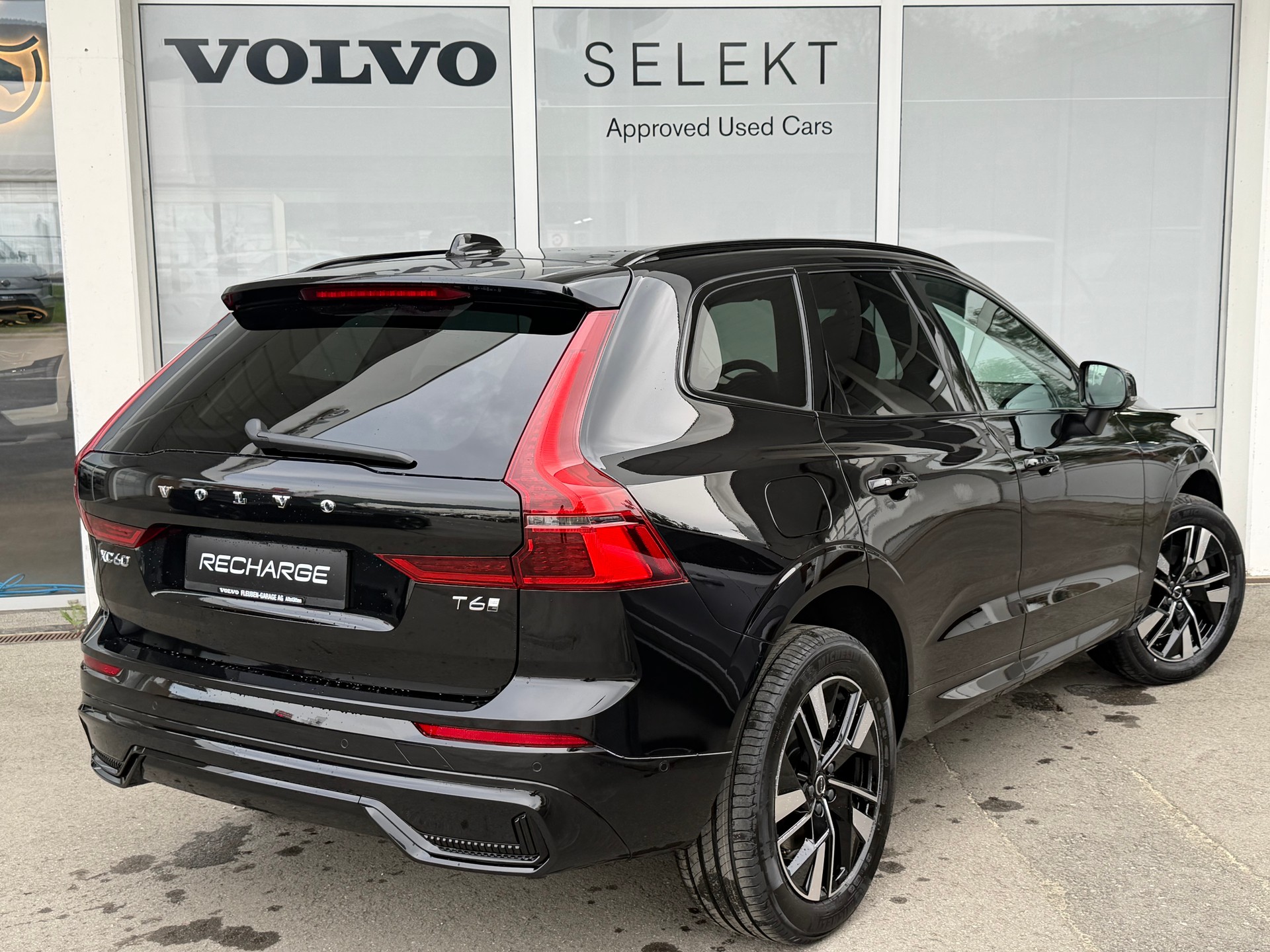 VOLVO XC60 T6 eAWD Plus Dark Geartronic-image-1