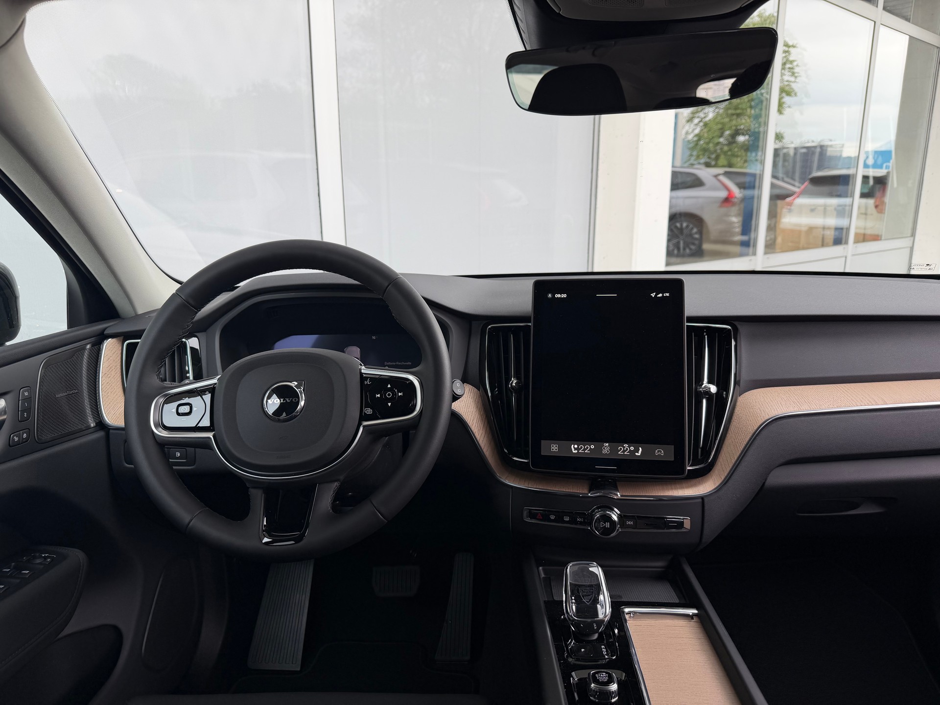 VOLVO XC60 T6 eAWD Plus Dark Geartronic-image-7