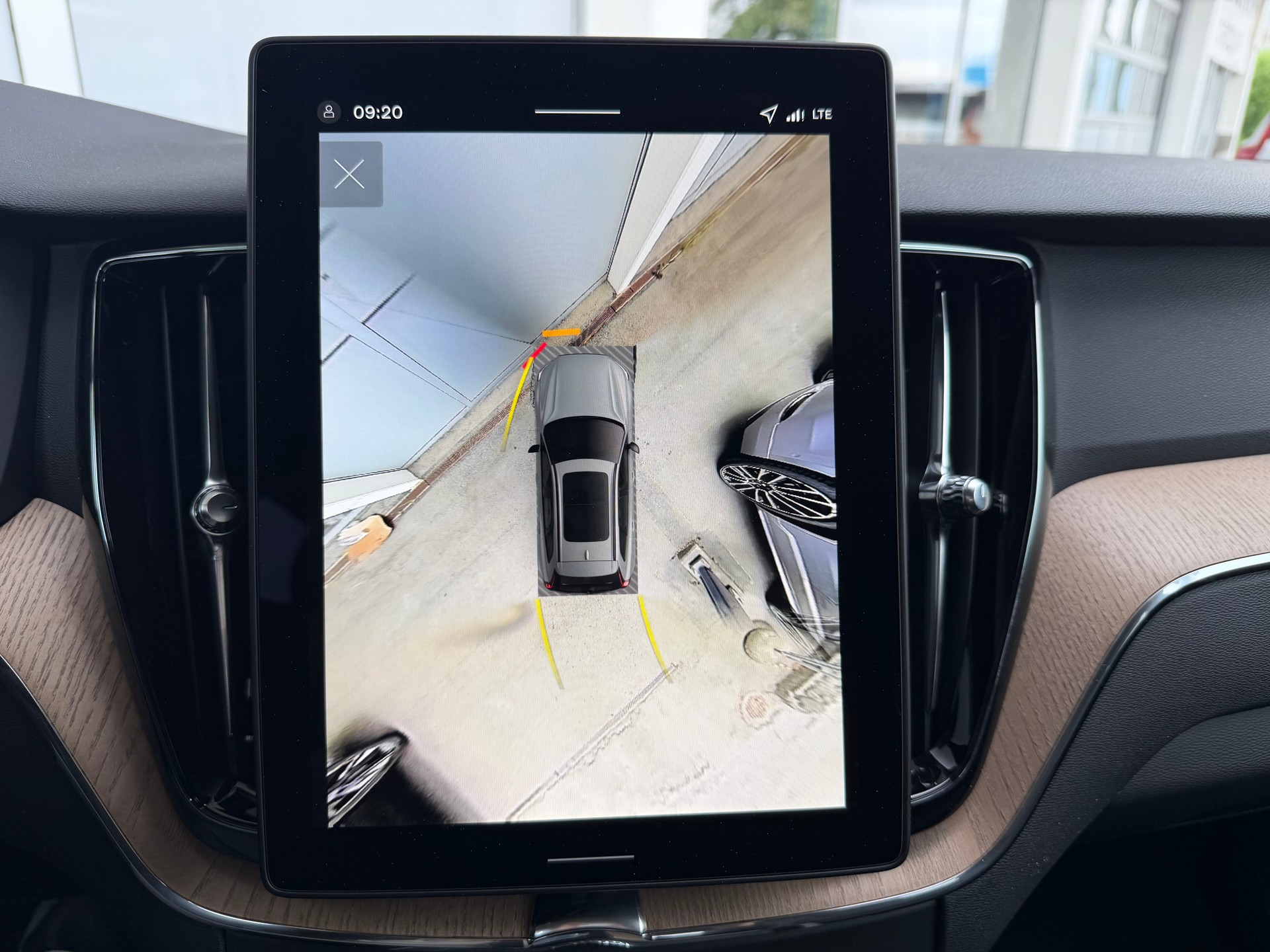 VOLVO XC60 T6 eAWD Plus Dark Geartronic-image-14