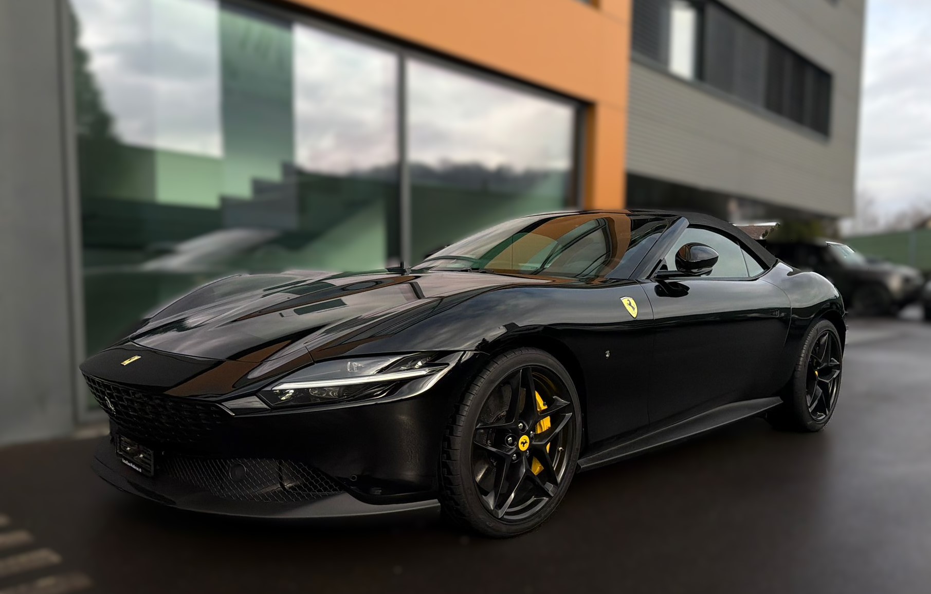 FERRARI Roma Spider 3.9 Turbo / CH Auslieferung-showroom-element-1