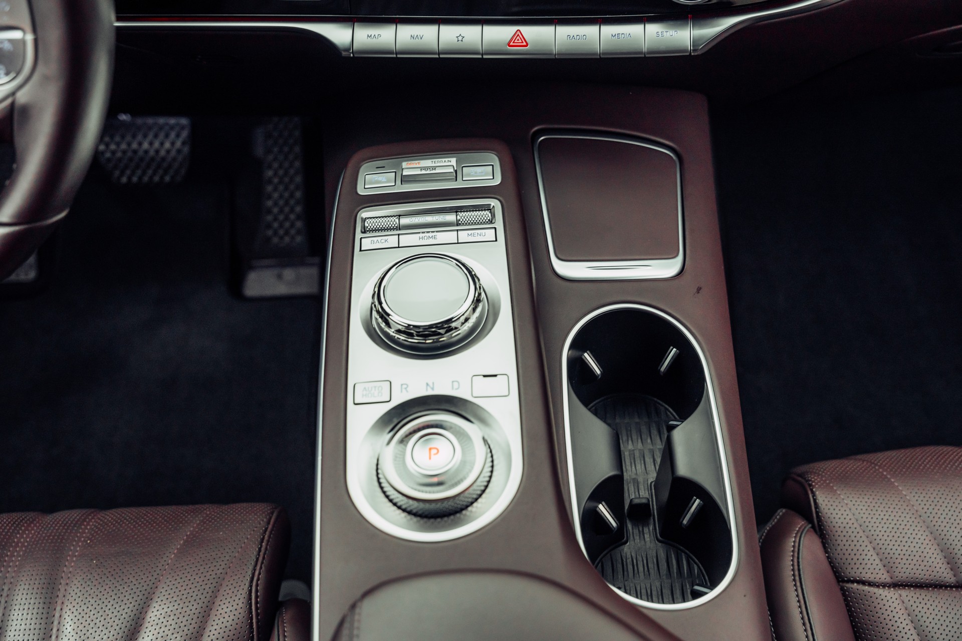 GENESIS GV70 2.5 TGDI Luxury AT8 AWD-image-14