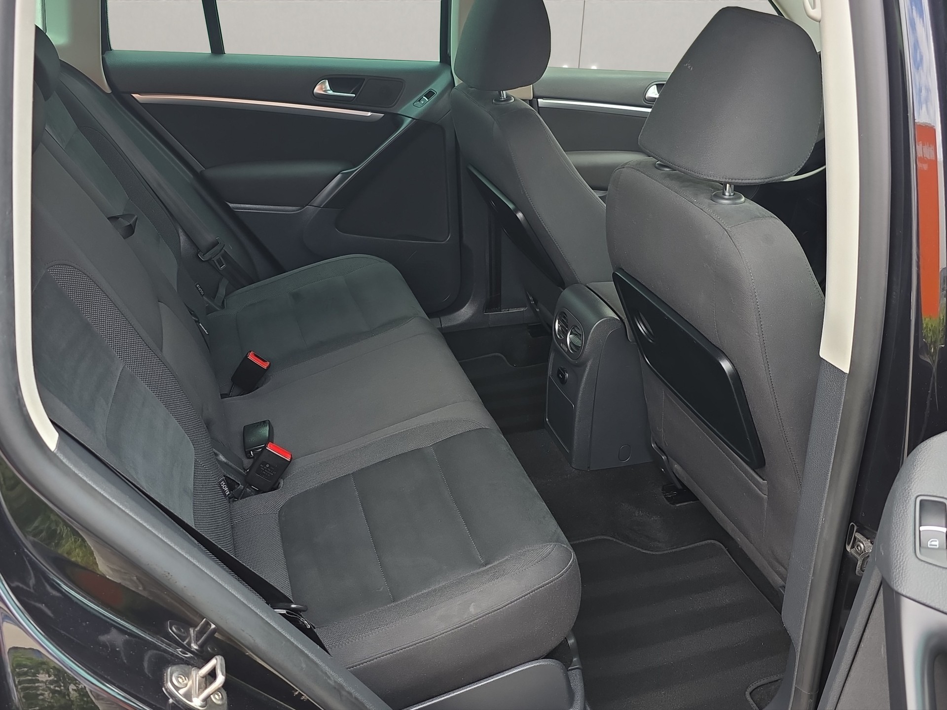 VW Tiguan 2.0 TDI BlueMotion Sport&Style 4Motion DSG-image-13