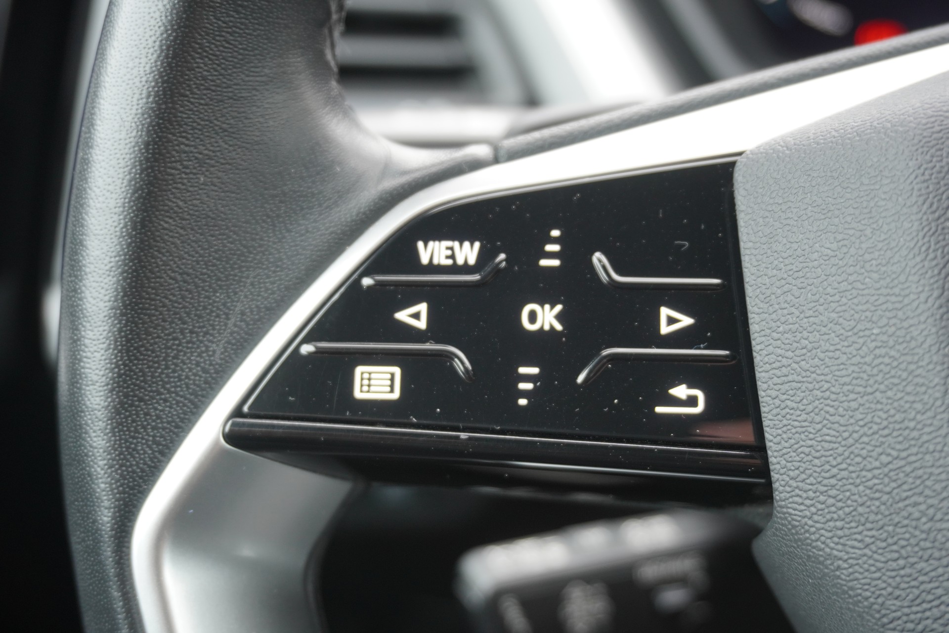 AUDI Q4 e-tron 45 quattro-image-33