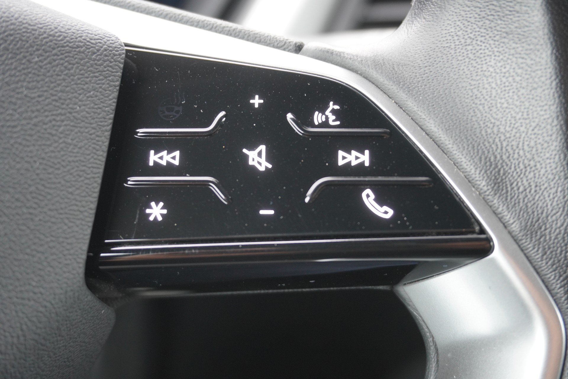 AUDI Q4 e-tron 45 quattro-image-32