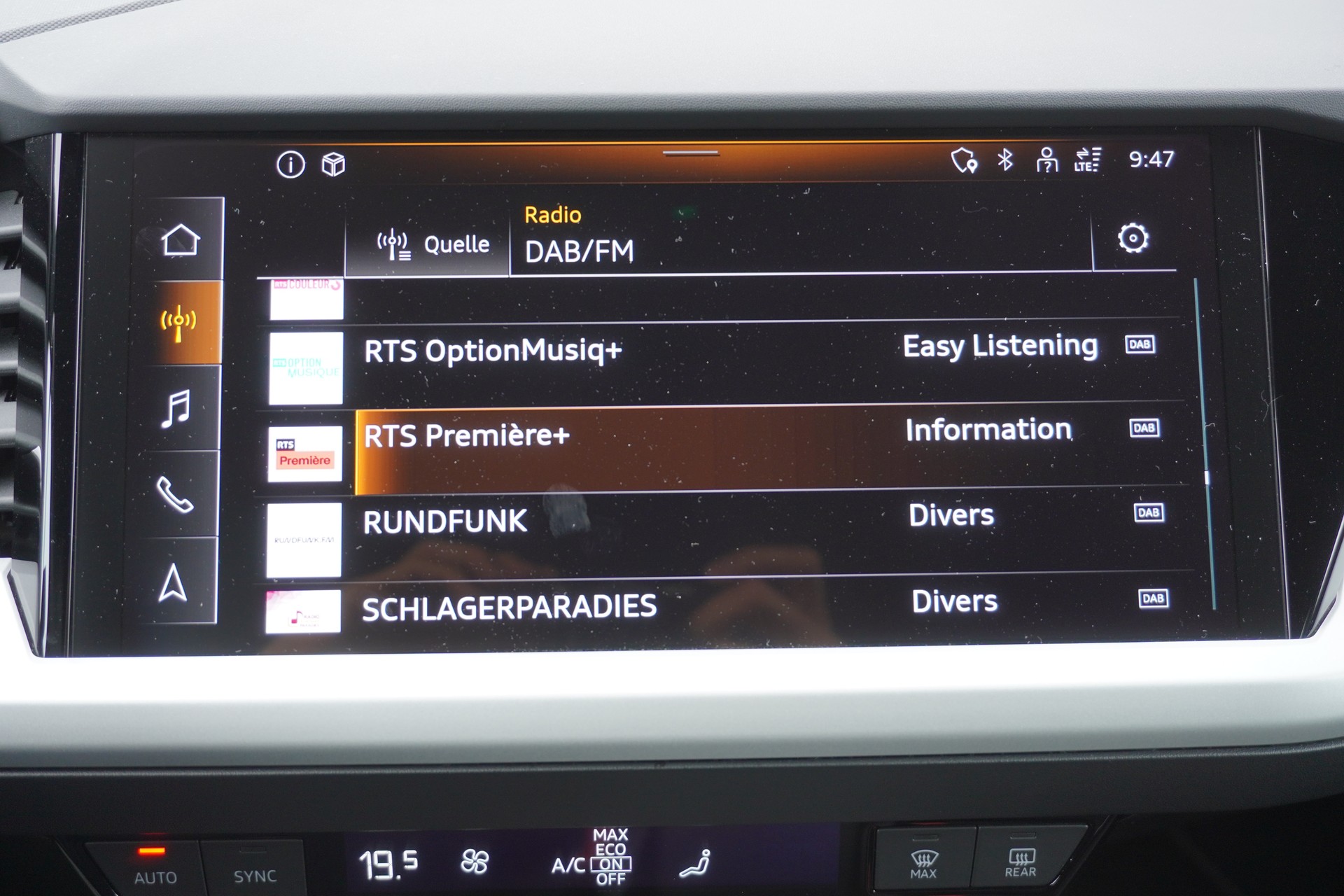 AUDI Q4 e-tron 45 quattro-image-23