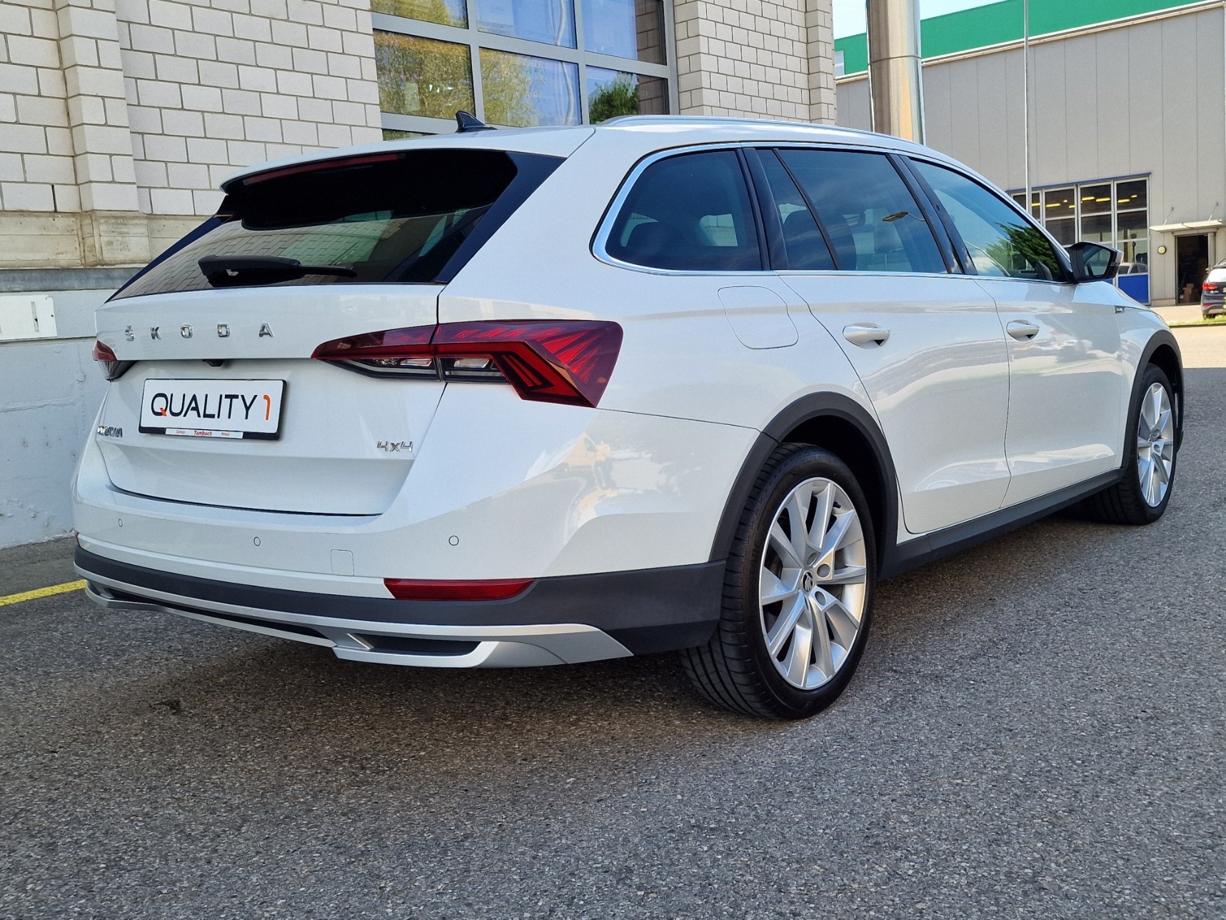 SKODA Octavia Combi 2.0 TDI DSG Scout 4x4-image-4