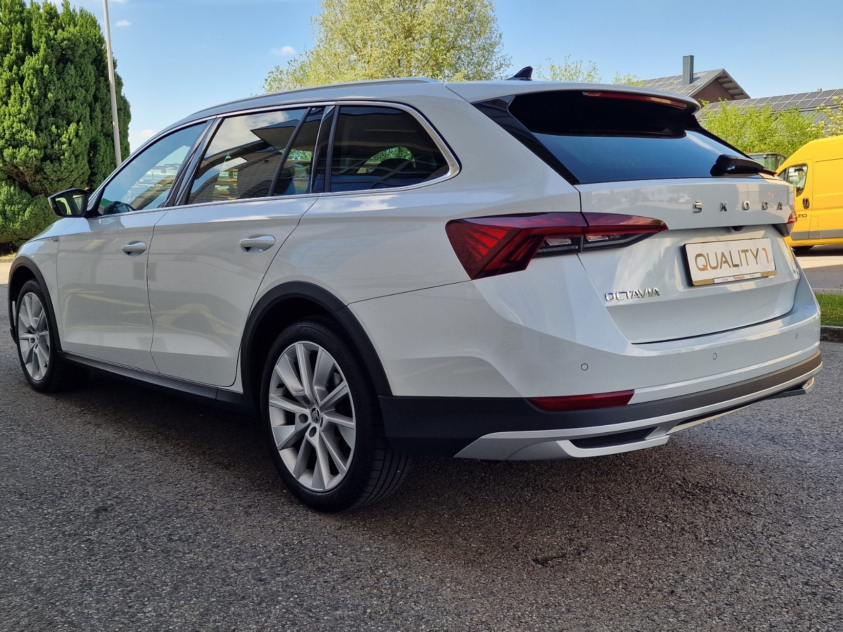 SKODA Octavia Combi 2.0 TDI DSG Scout 4x4-image-5