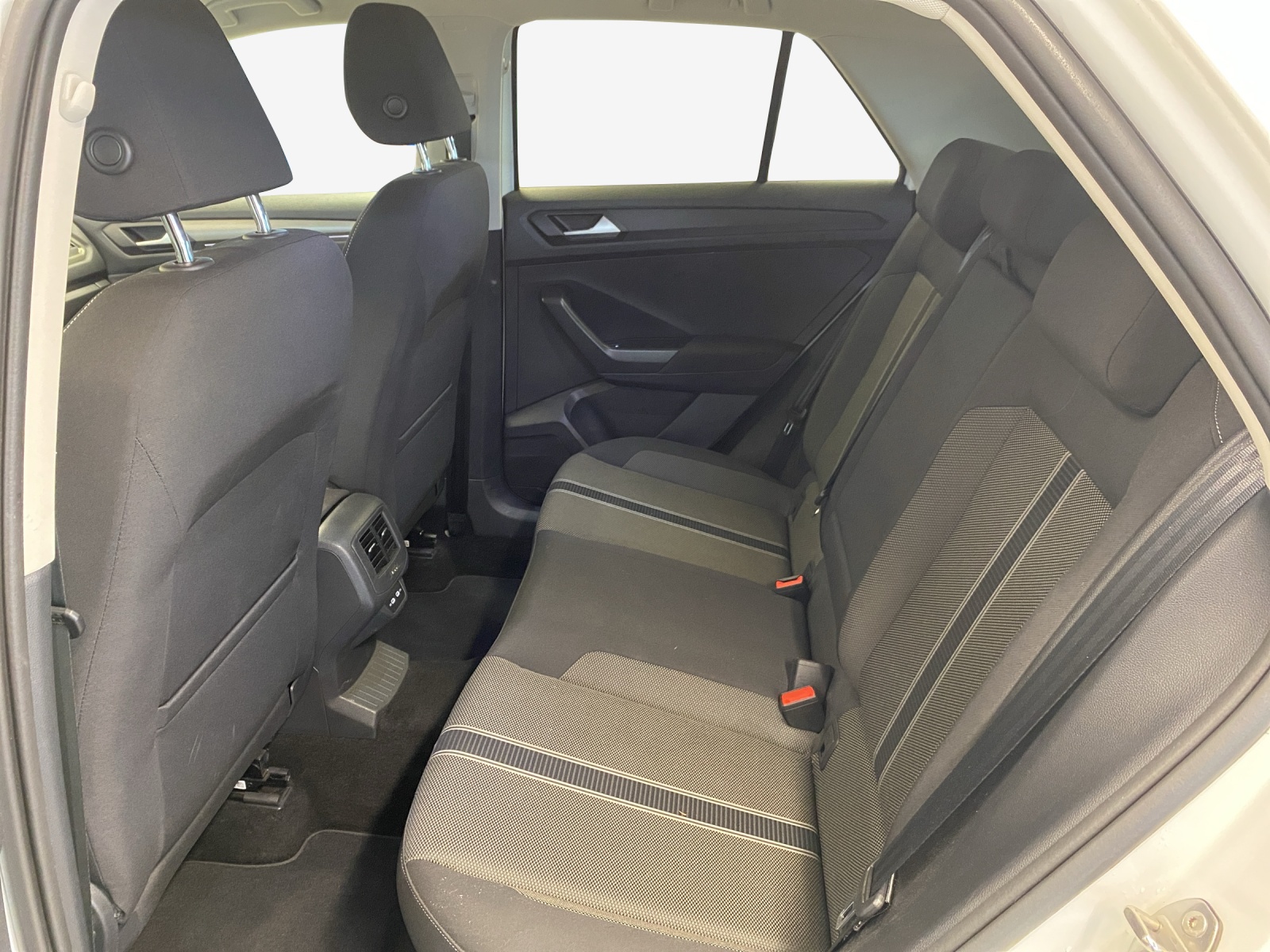 VW T-Roc 1.0 TSI Advance-image-11