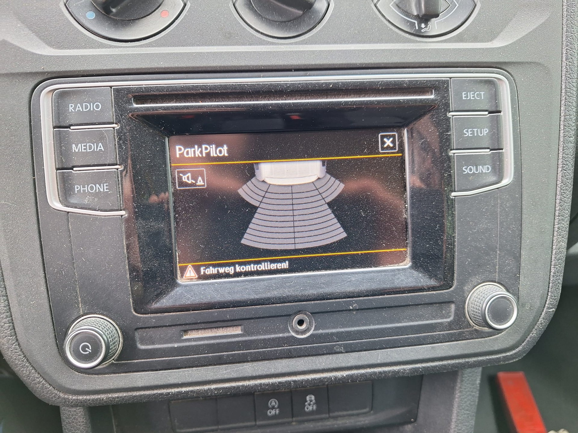 VW Caddy 2.0TDI 4Motion BlueMotion Technology-image-9