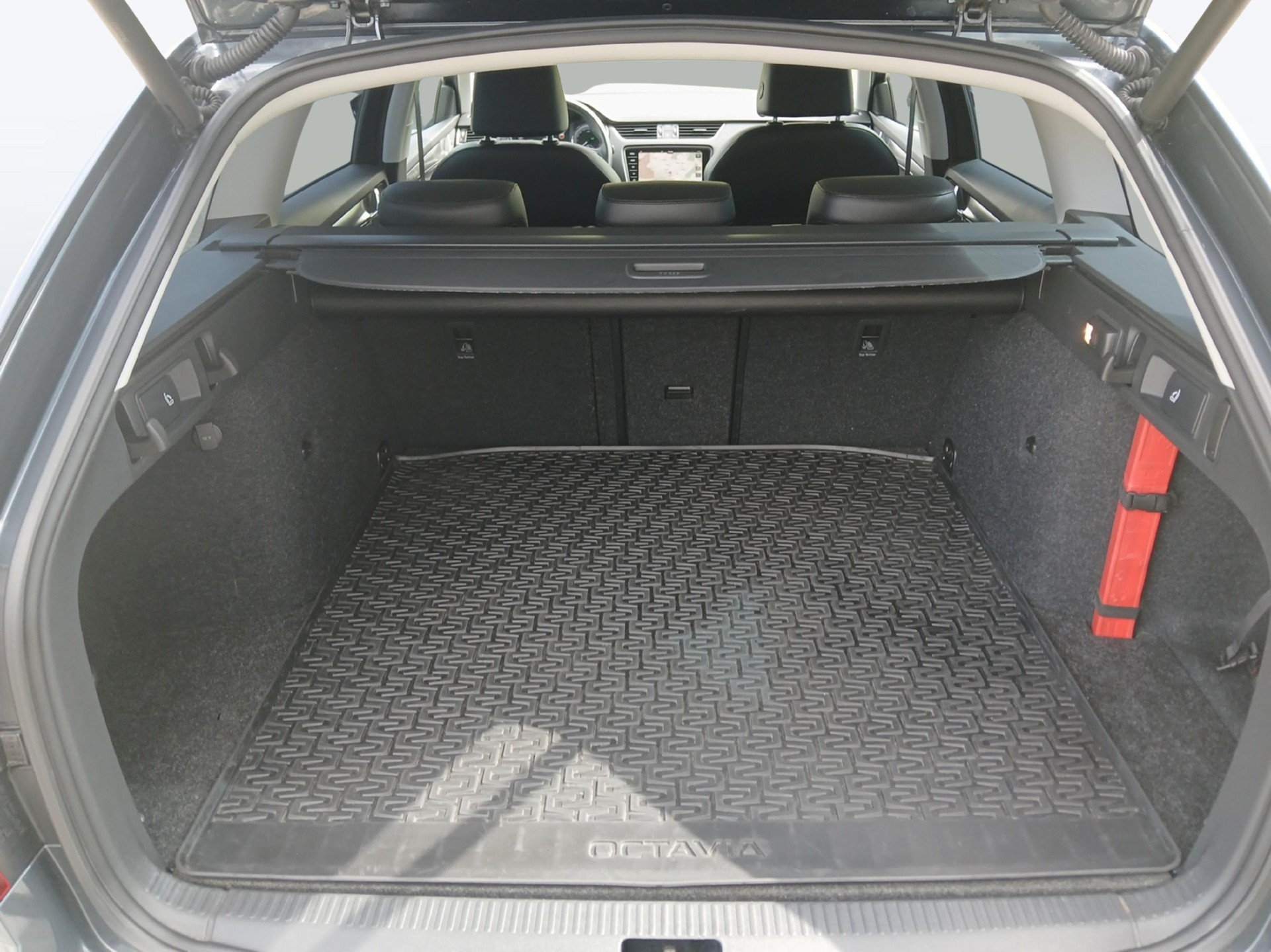 SKODA Octavia Scout 2.0 TDI 184 4x4 DSG-image-11