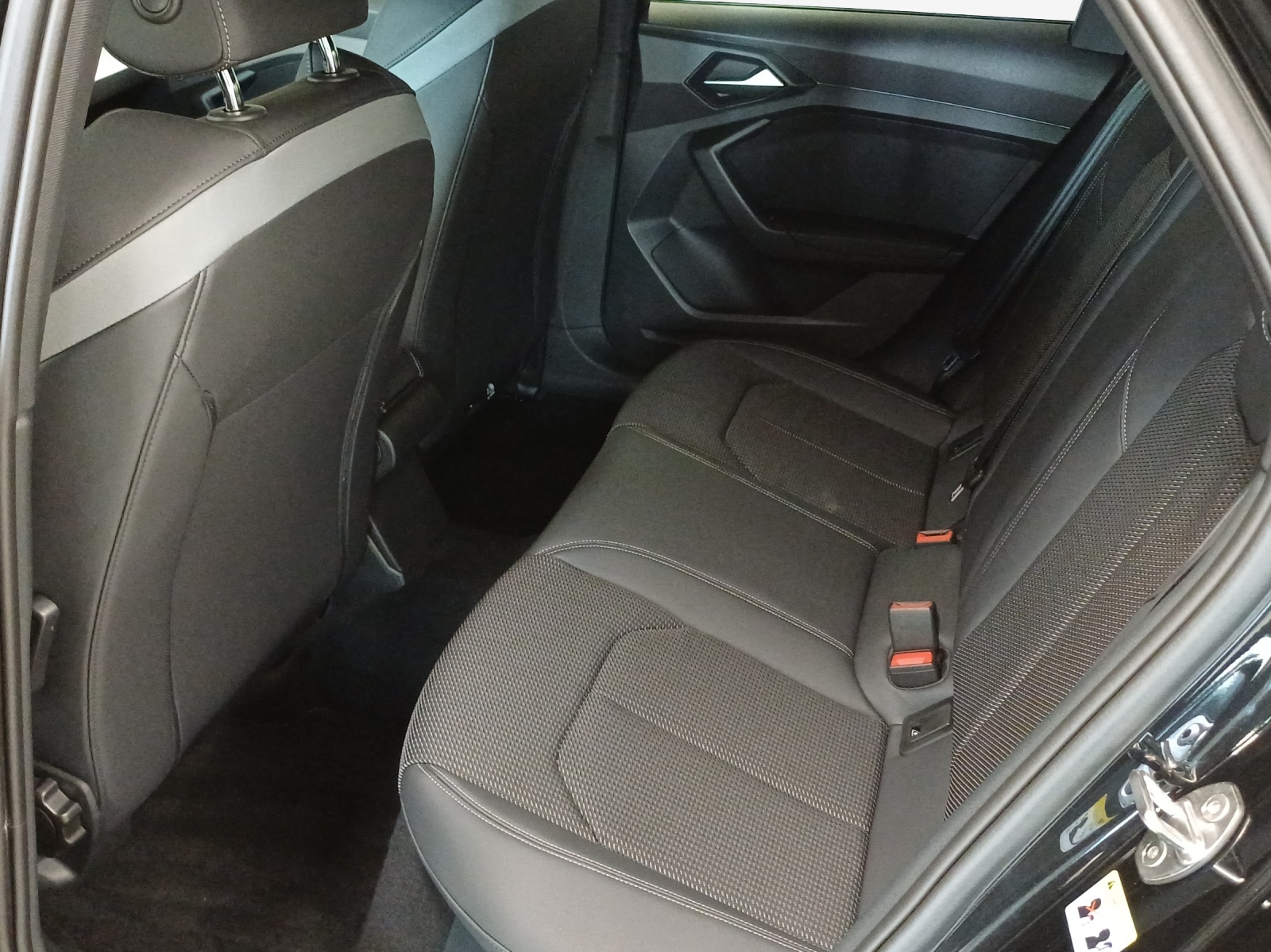 AUDI A1 Sportback 30 TFSI S Line Attraction S-tronic-image-11