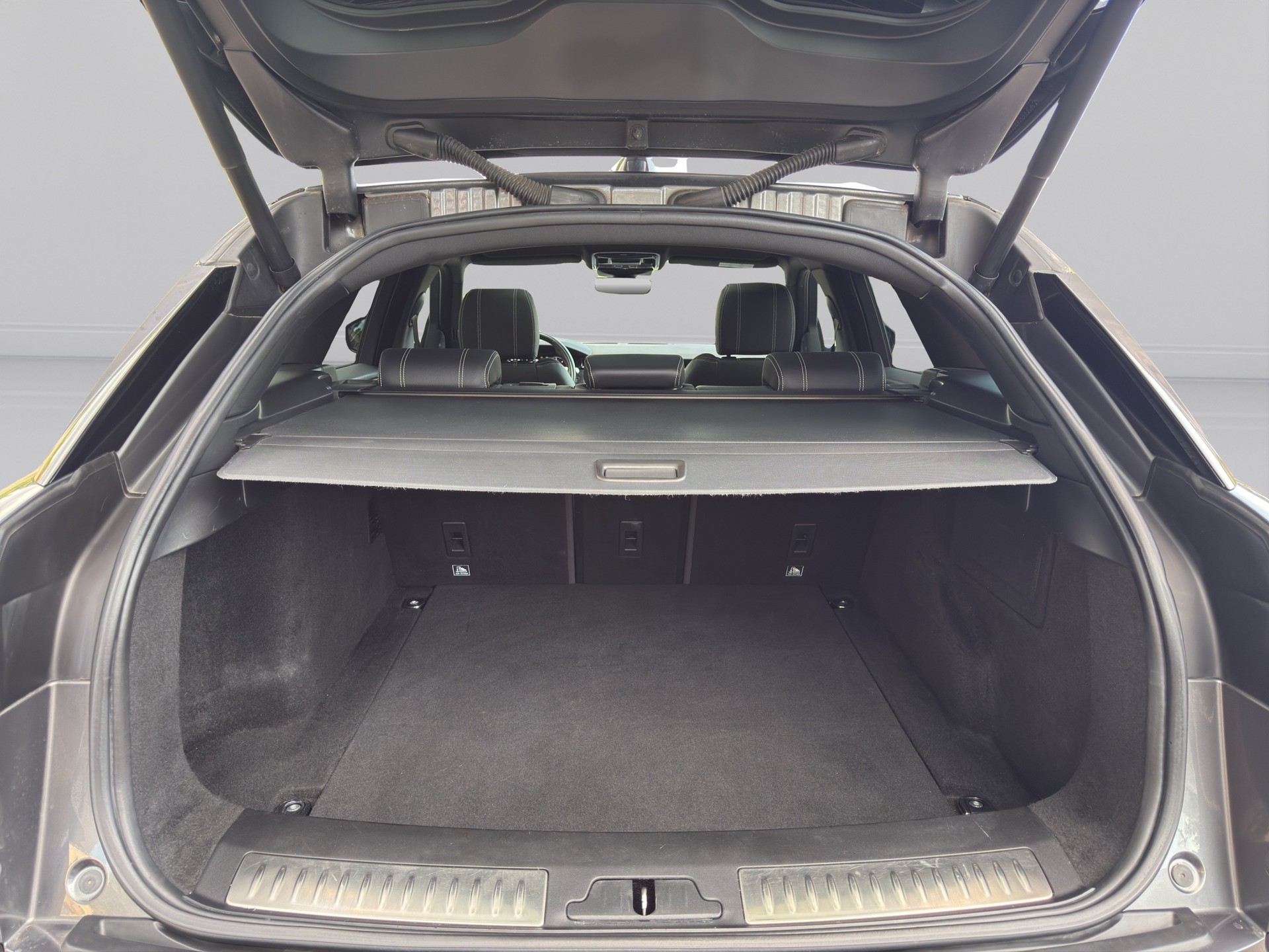 LAND ROVER Range Rover Velar R-Dynamic D 240 S Automatic-image-8